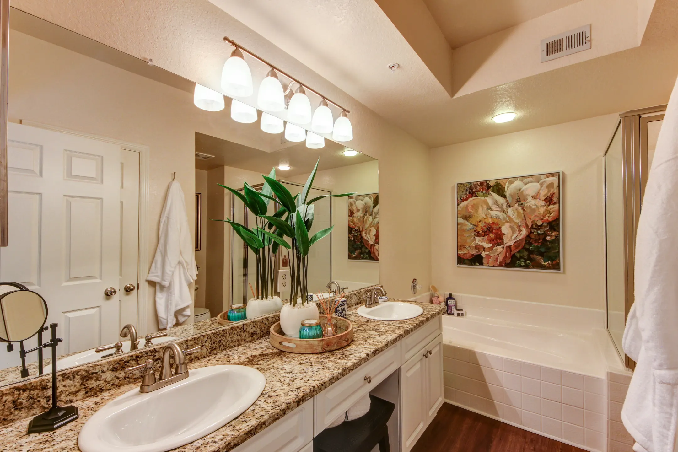 Bathroom - Madison Gateway - Saint Petersburg, FL