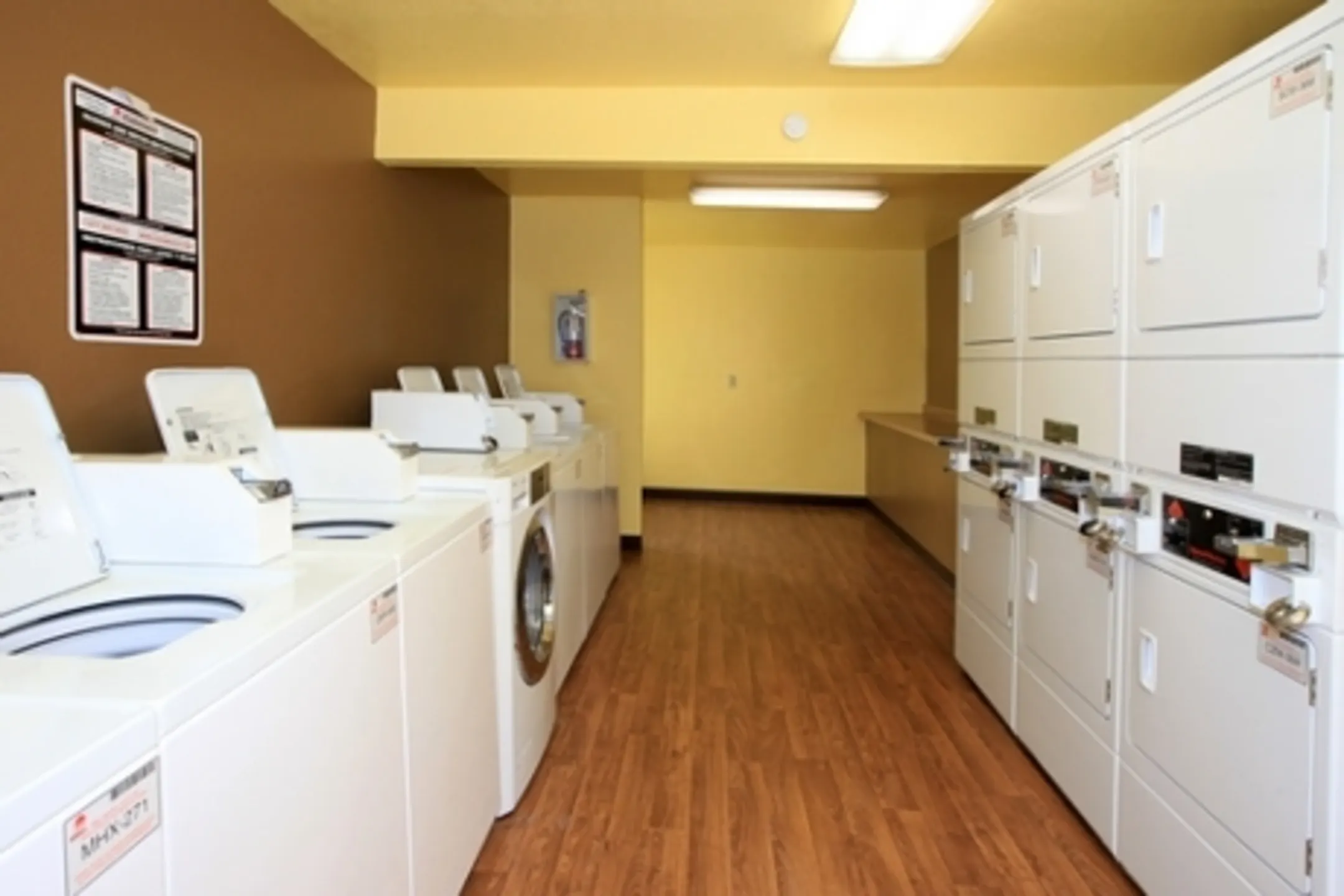 village-square-14014-n-32nd-st-phoenix-az-apartments-for-rent-rent