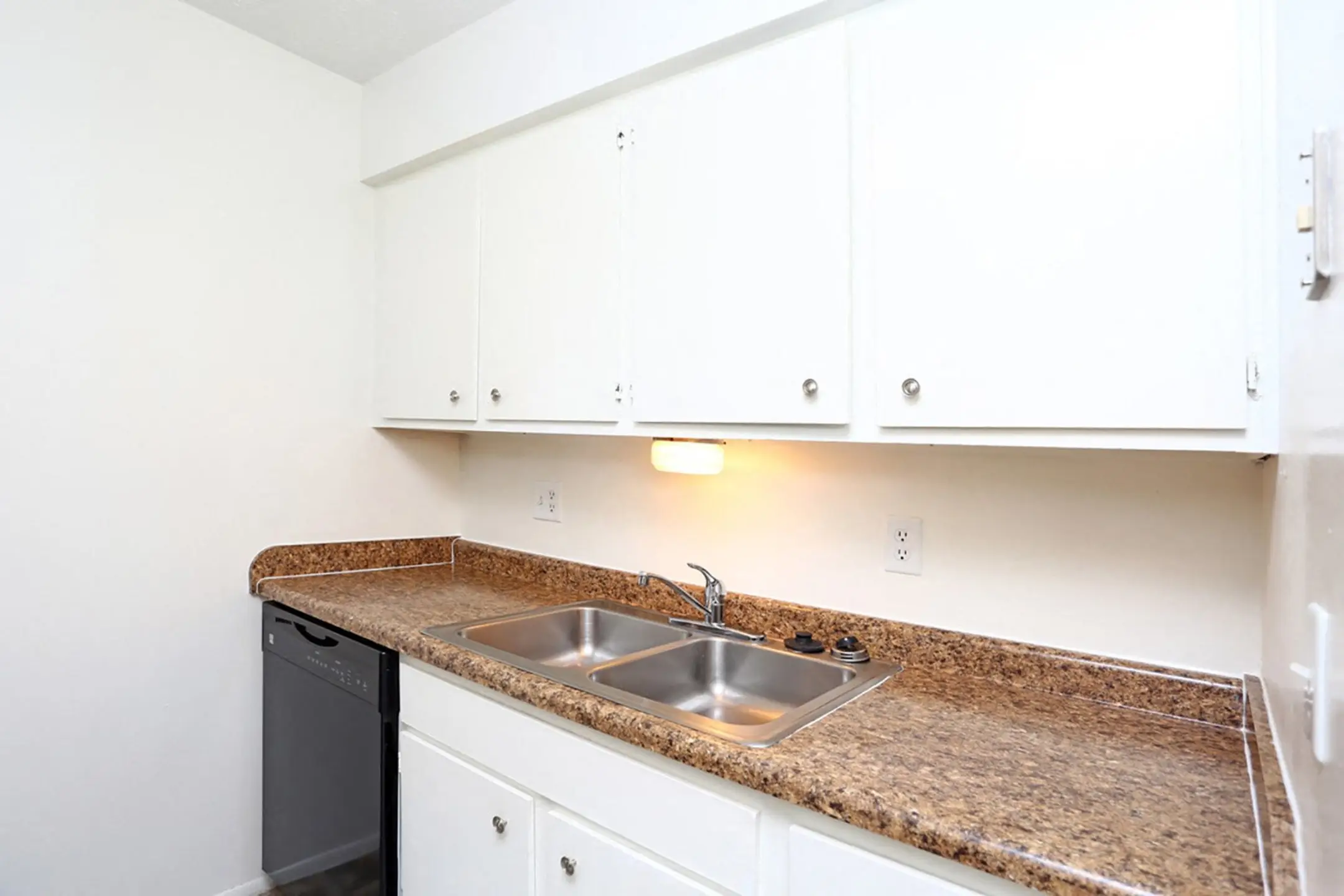 Cimarron Hills Apartments Omaha, NE 68127