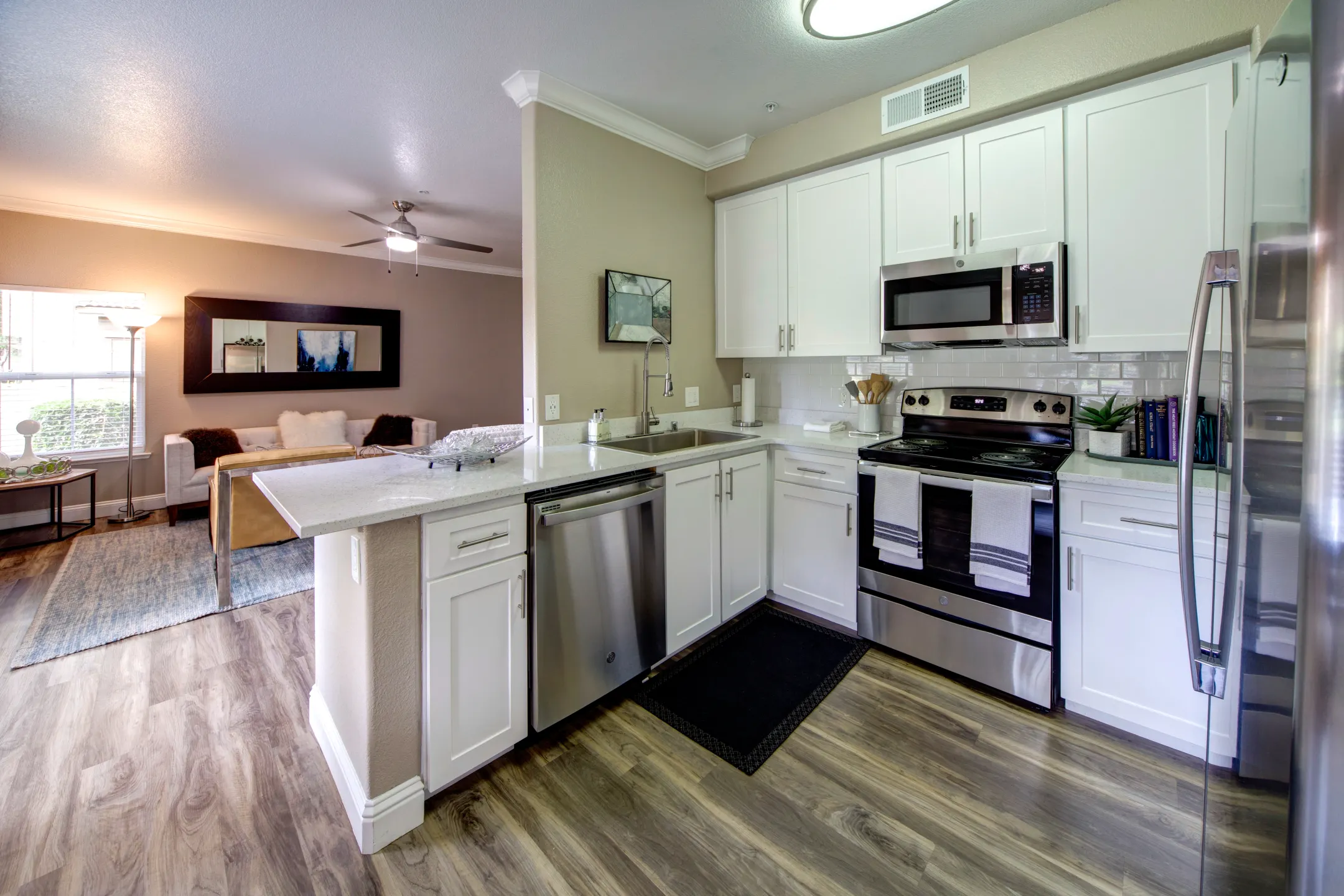 Kitchen - StoneLake Apartments - Elk Grove, CA