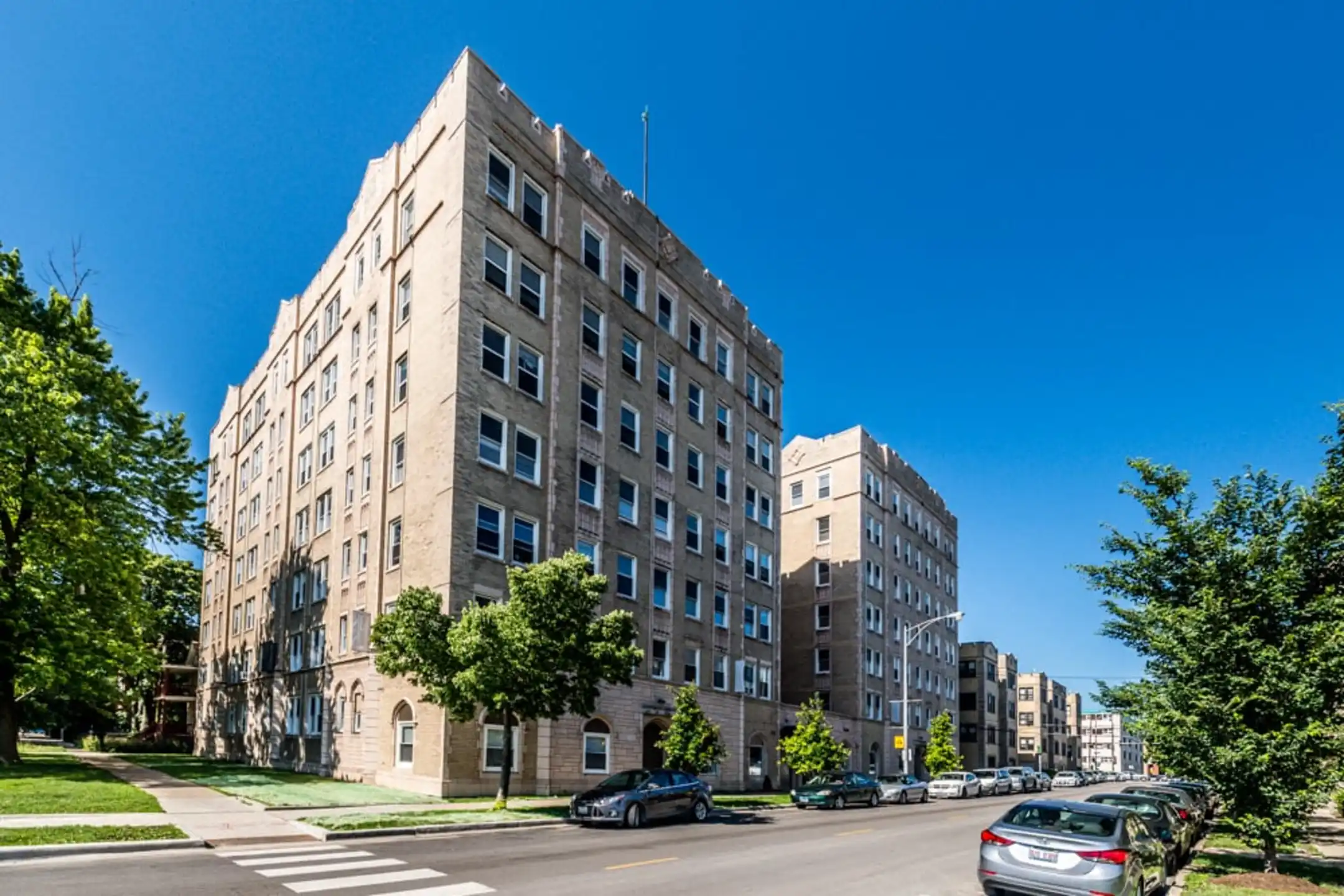 Washington Plaza Pangea Real Estate Apartments Chicago, IL 60604
