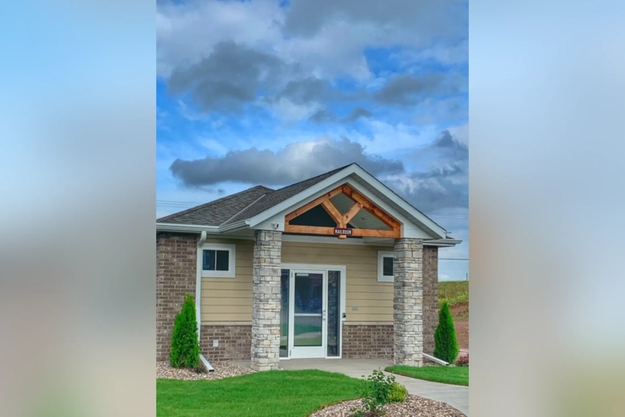 Sand Lake Apartments 3000 Quarry Park Dr. De Pere, WI Apartments