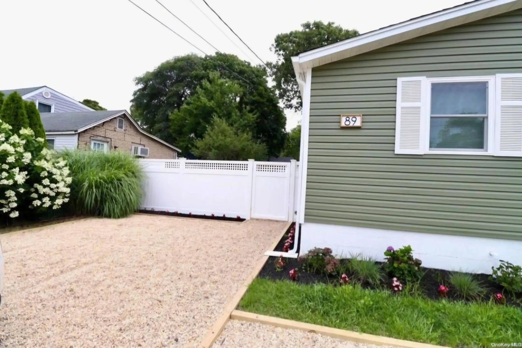 89 Lynbrook Dr  