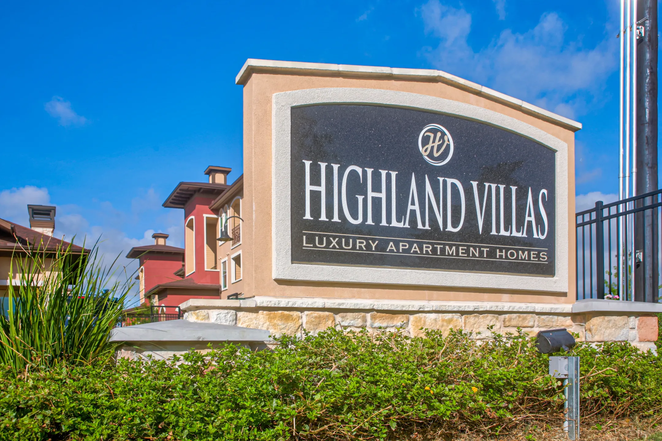 Community Signage - Highland Villas Apartments - Bryan, TX