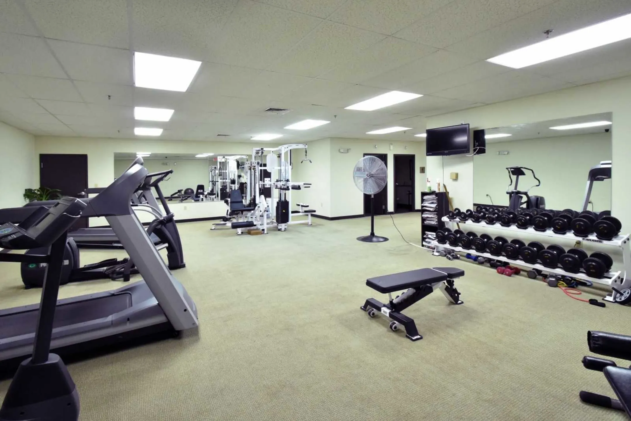 Fitness Weight Room - The CenterPointe of New Haven - New Haven, CT