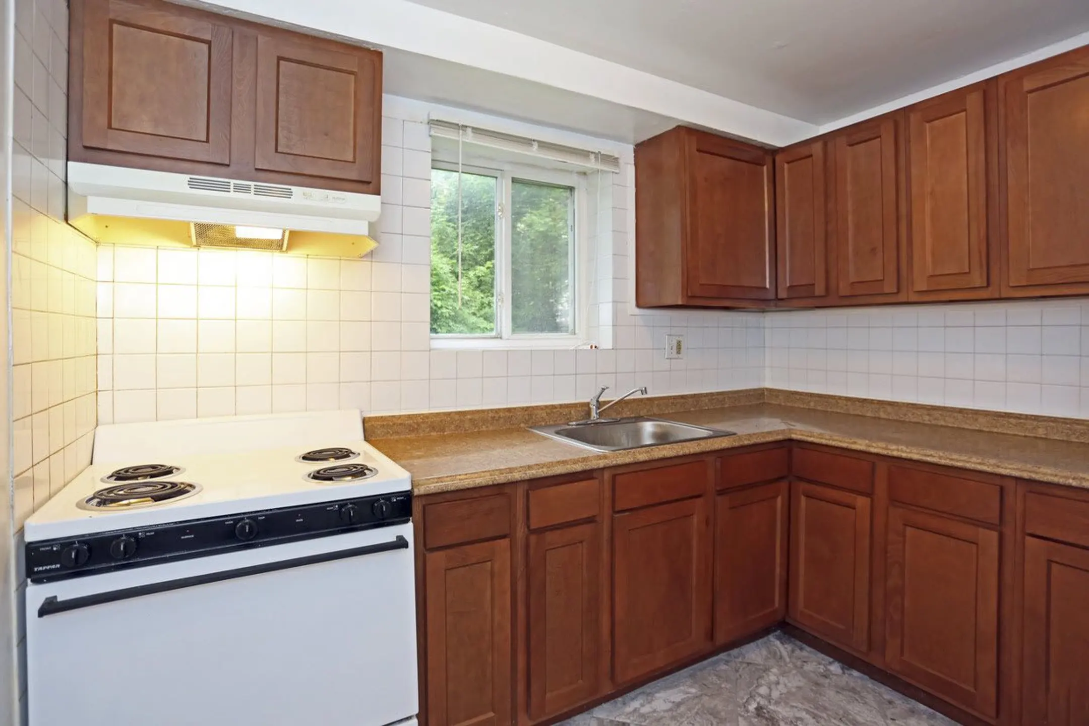Kitchen - Green Forest Apartments - Chester, PA