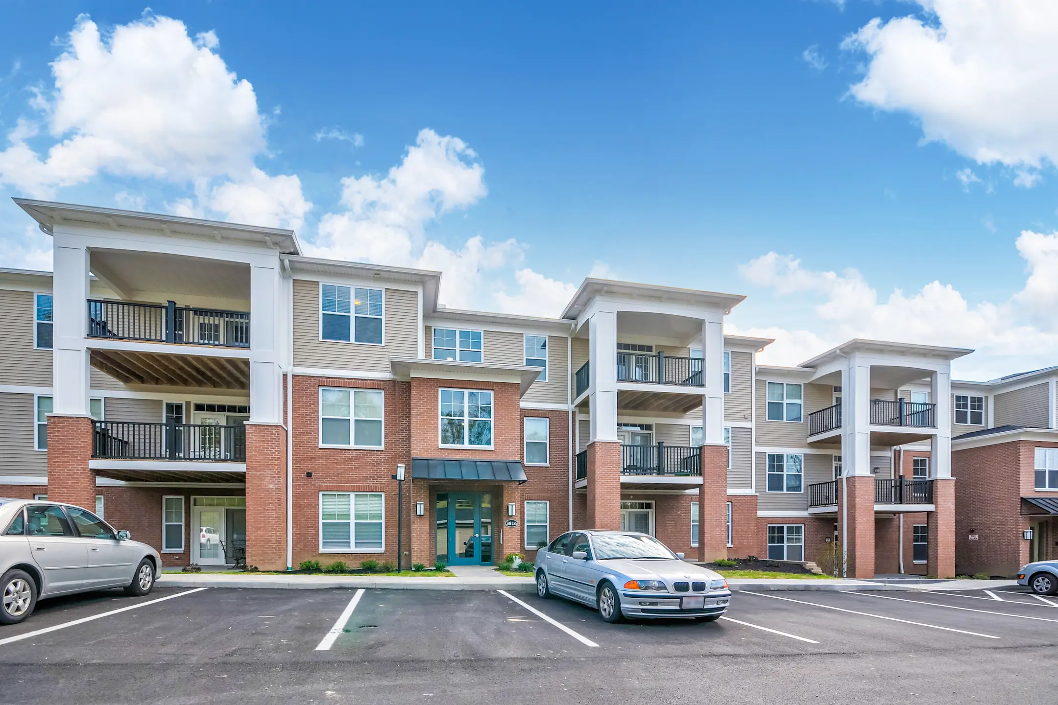Building - The Enclave - Sharonville, OH