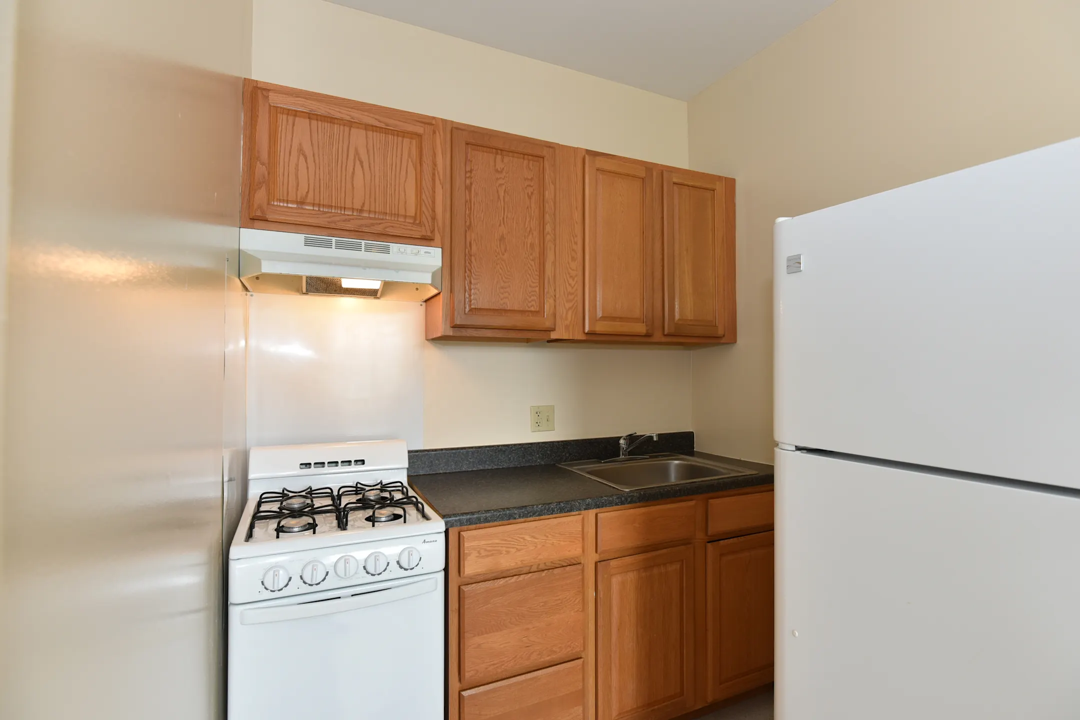 Burnham Rentals Campus Area 1 Bedrooms Apartments Bloomington, IN 47408
