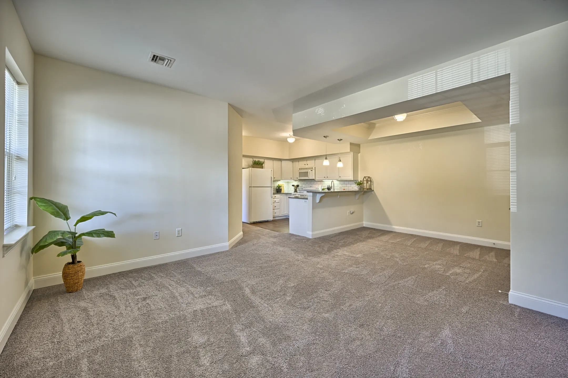 Living Room - Graham Hill Apartments - Mechanicsburg, PA