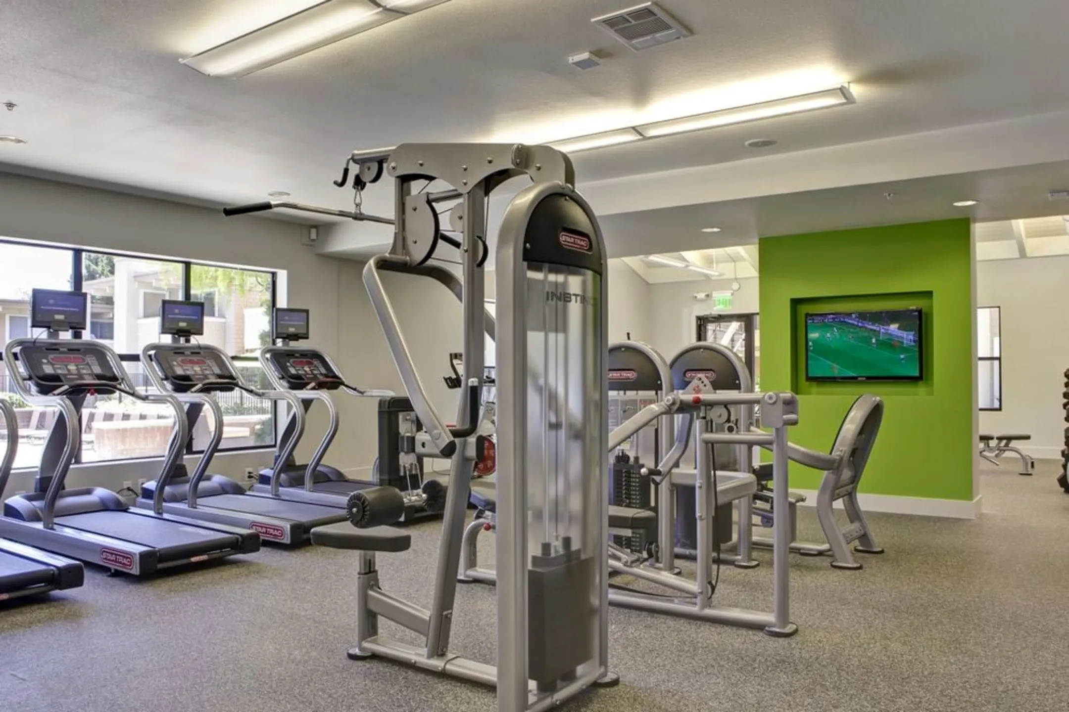 Fitness Weight Room - eaves Foster City - Foster City, CA