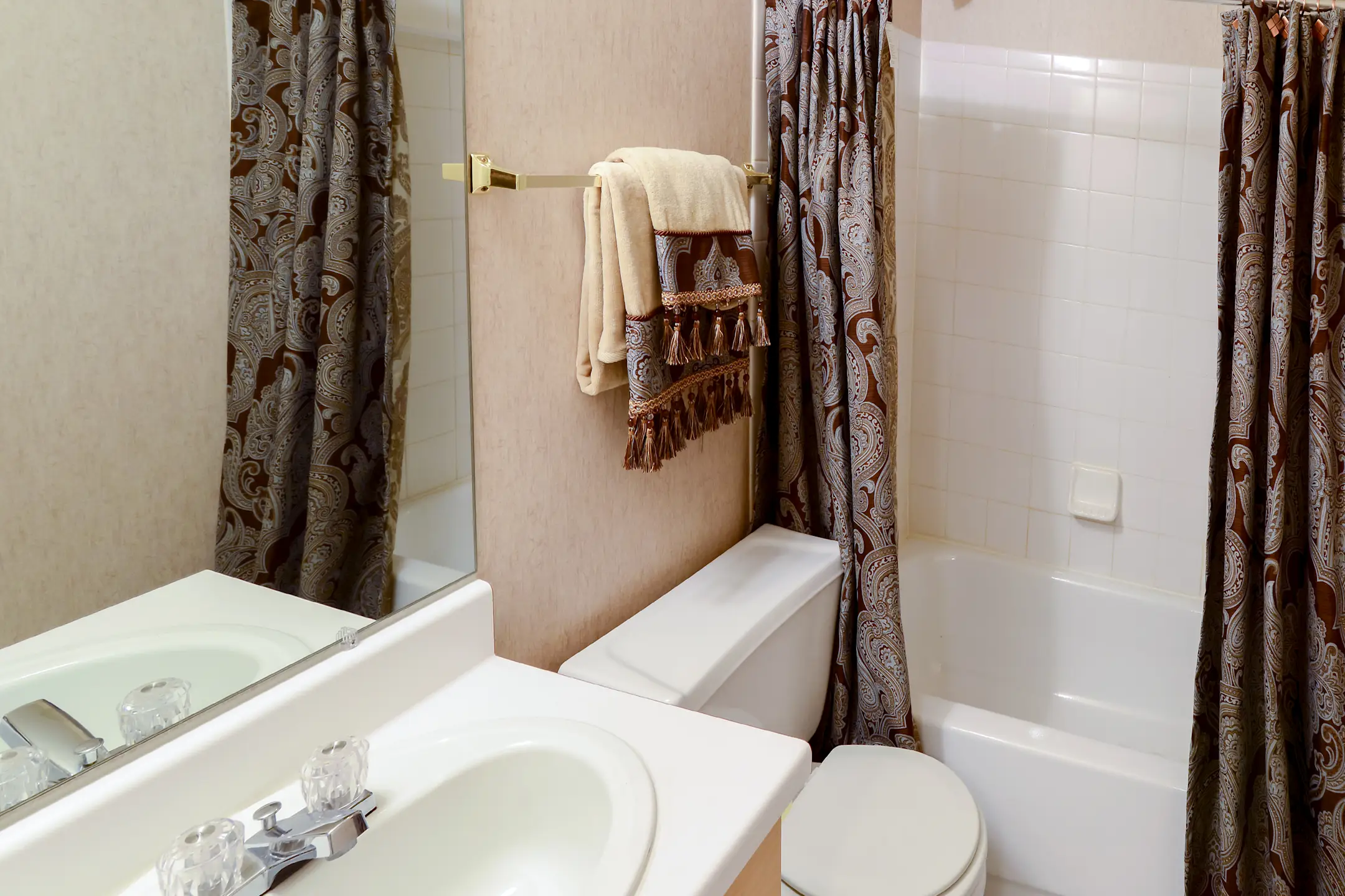 Woodchase Apartments Cordova, TN 38016