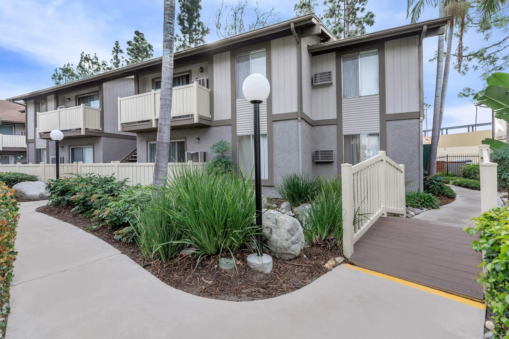 Building - Monte Verde Apartment Homes - Anaheim, CA