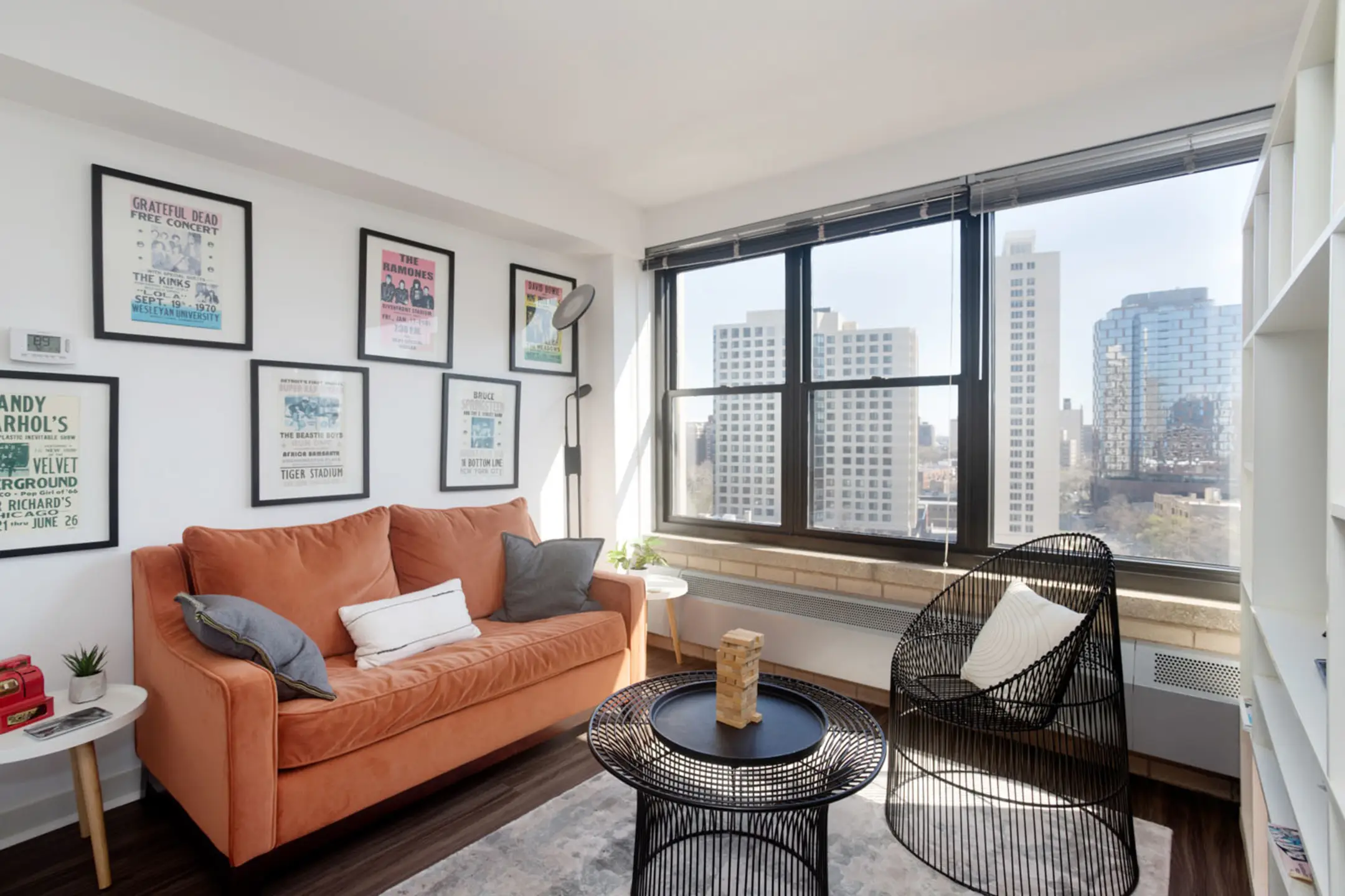 The Algonquin 1606 E Hyde Park Blvd Chicago, IL Apartments for Rent