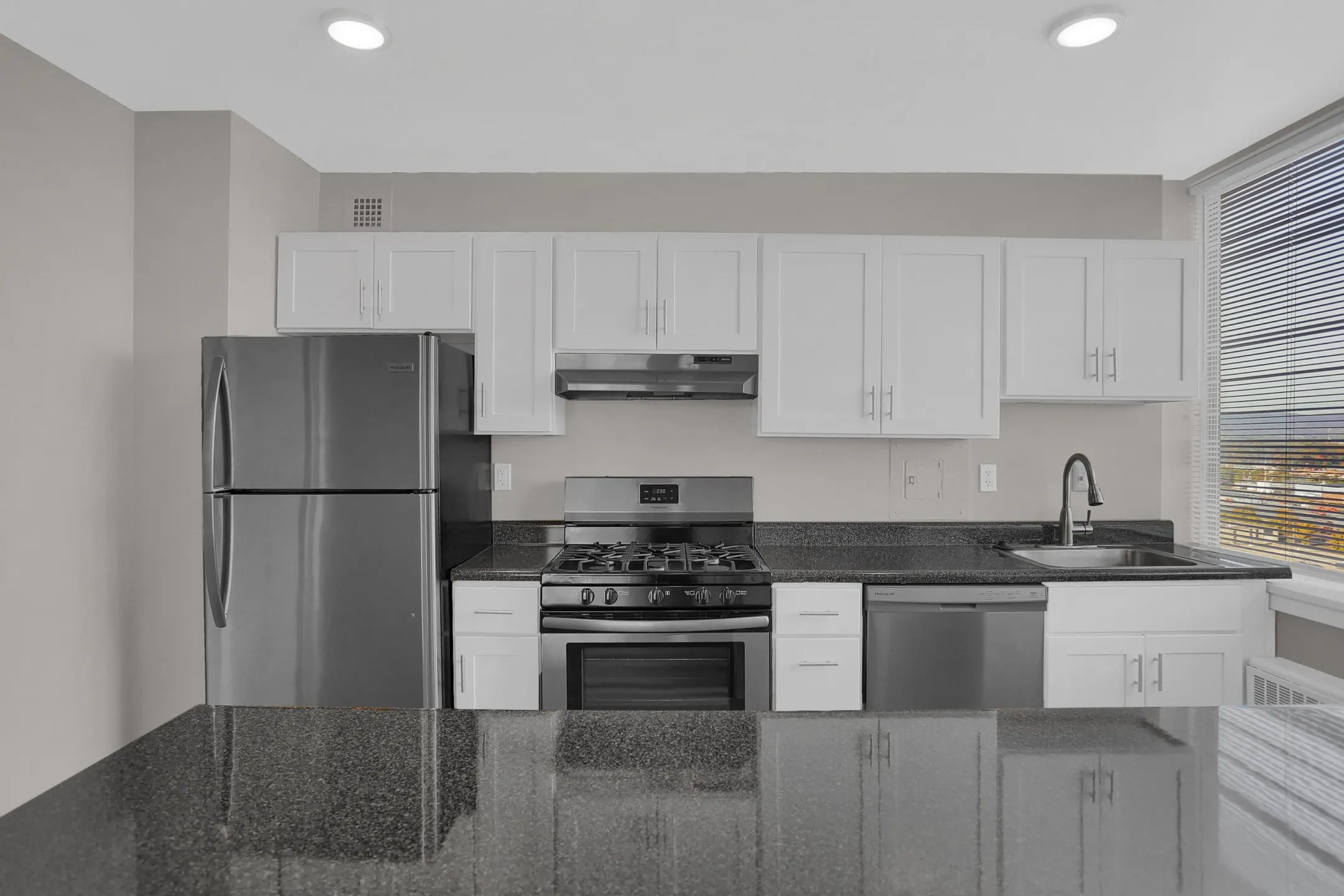 Kitchen - Towne House Apartments - Harrisburg, PA
