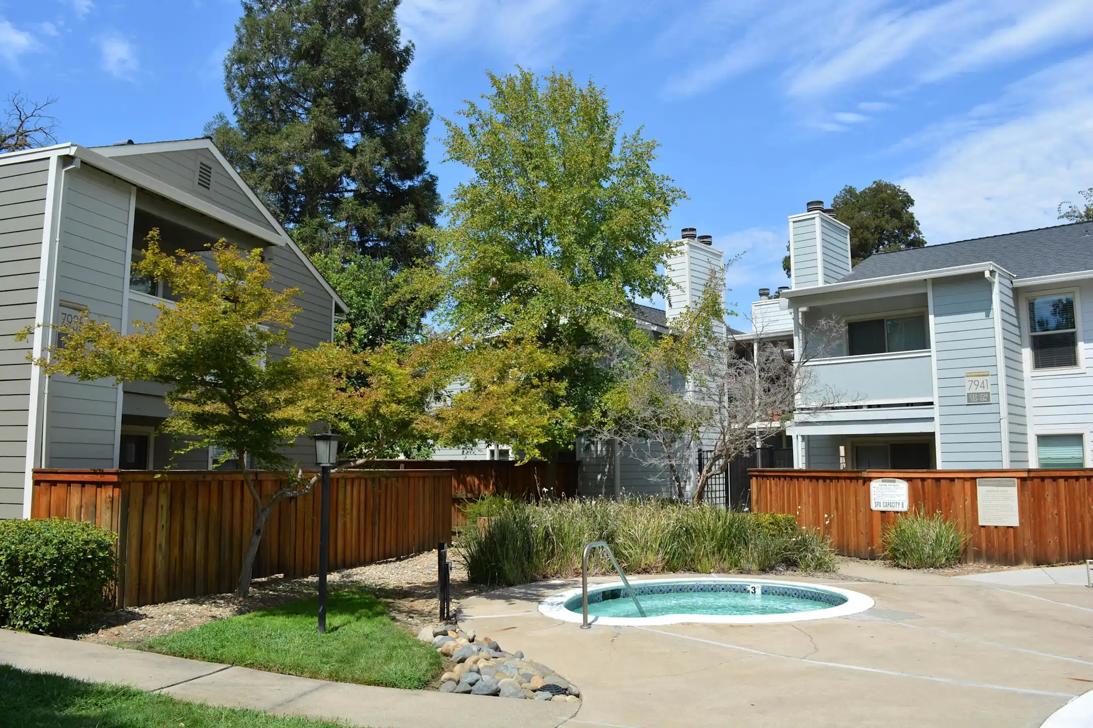 Creekside Colony 7951 Kingswood Dr Citrus Heights, CA Apartments