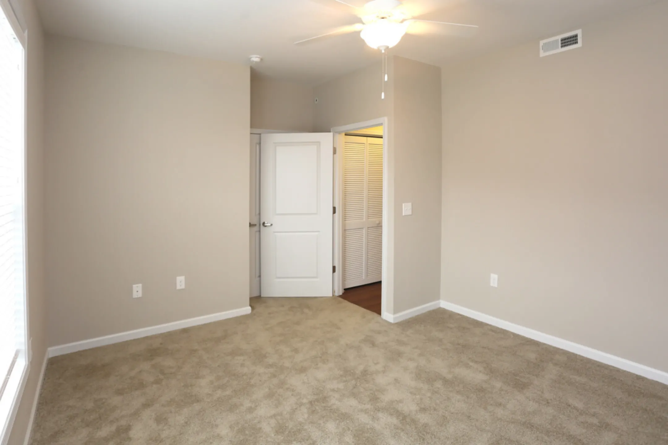 Bedroom - The Aspen Apartments - Roanoke, VA
