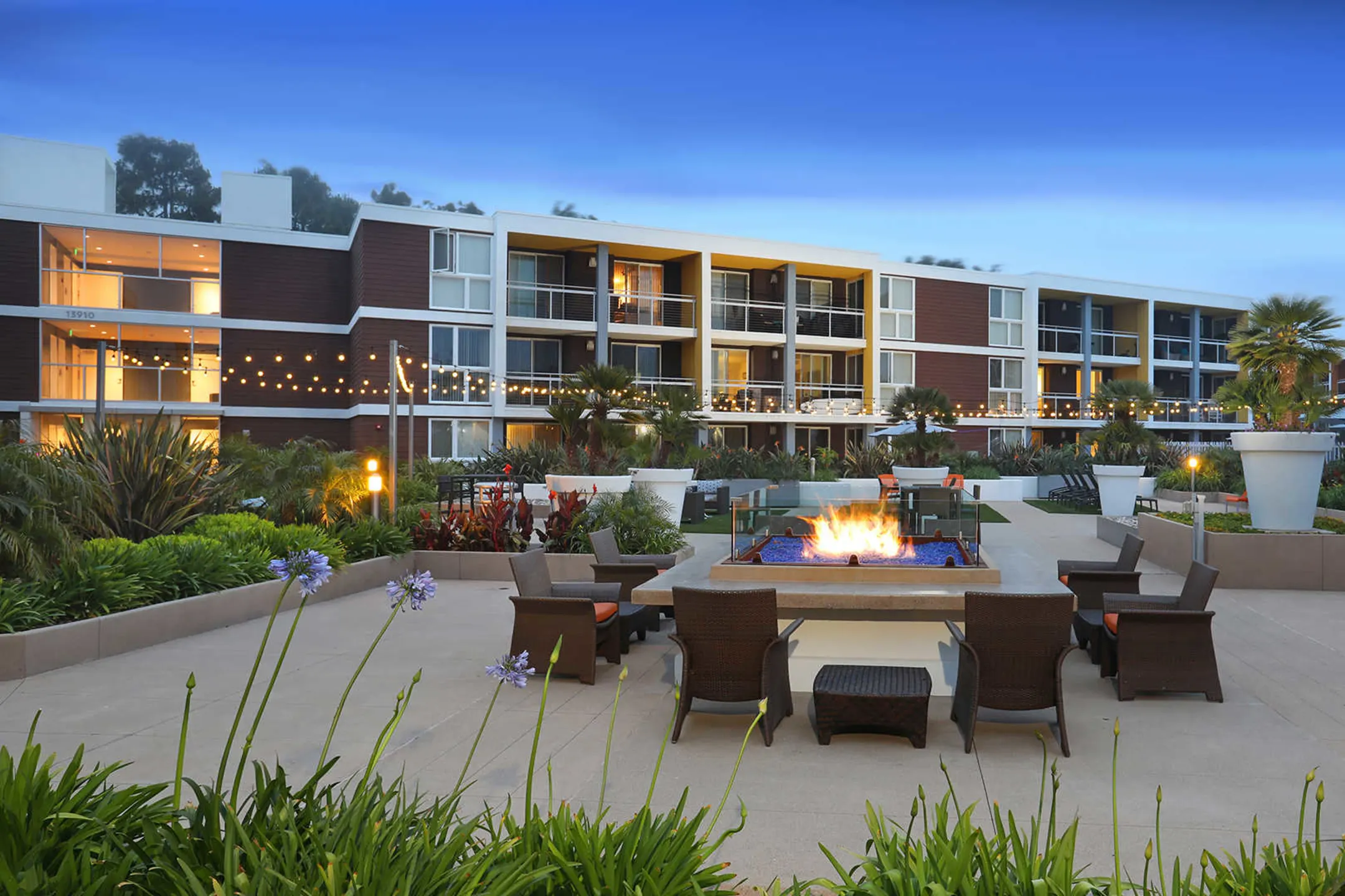 Breakwater at Marina del Rey 13900 Fiji Way Marina Del Rey, CA