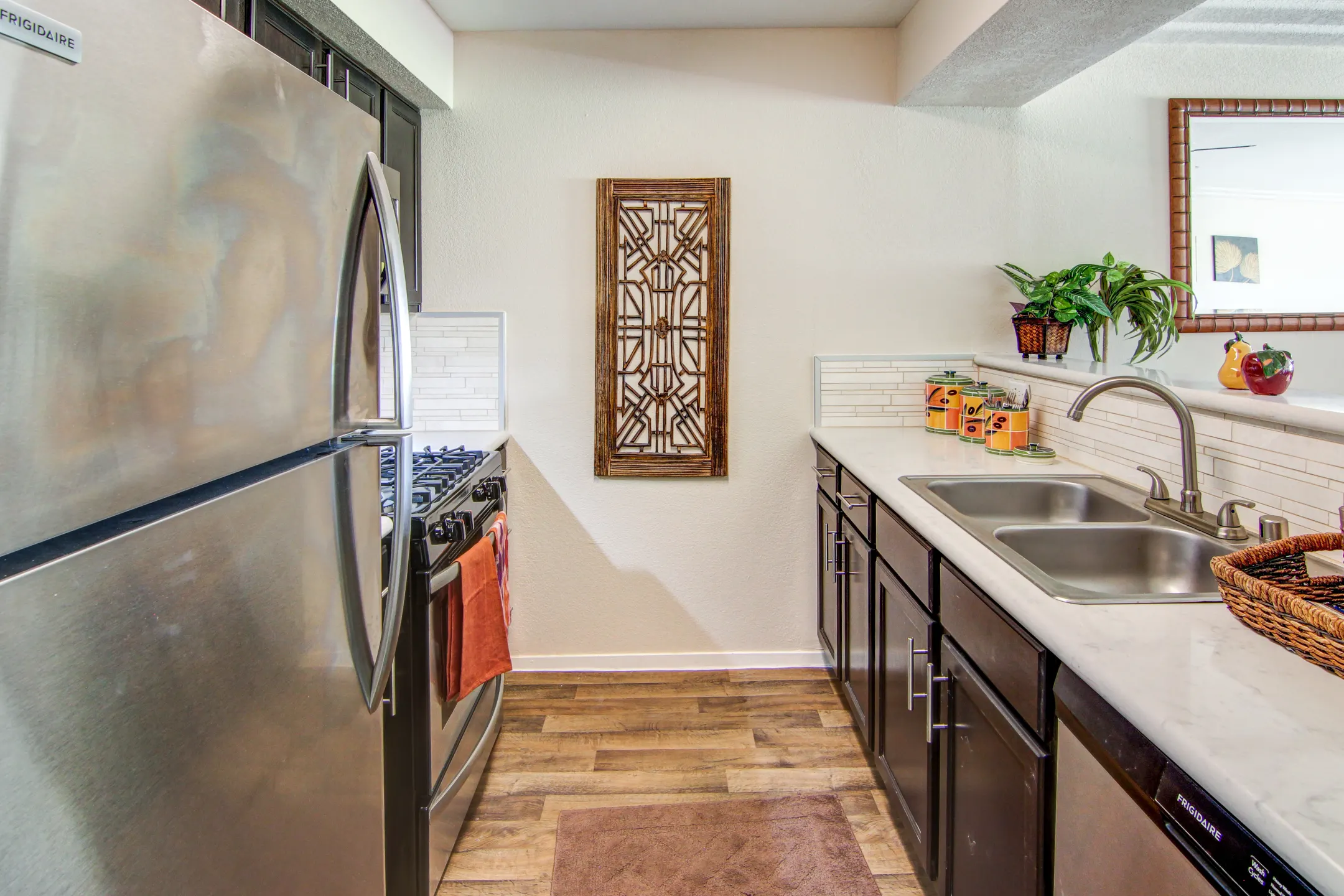 Kitchen - Legacy Pointe Apartments - Henderson, NV