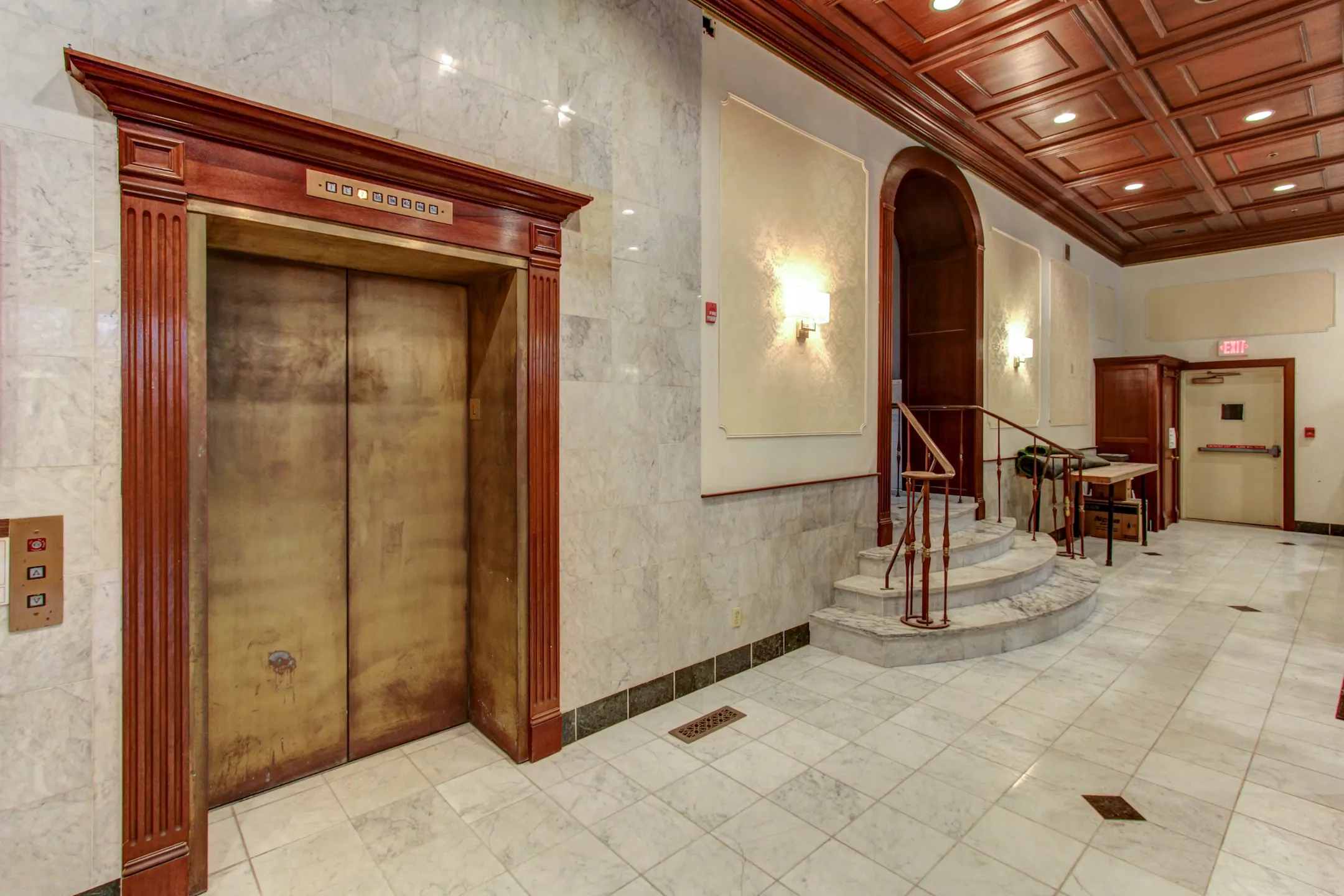 Foyer, Entryway - 39 Columbia - Albany, NY