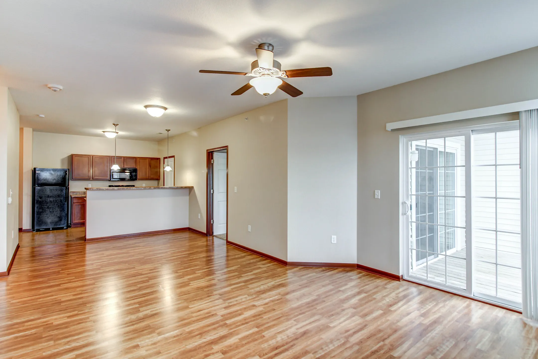 Living Room - The Woodland Reserve Apartments - Ankeny, IA