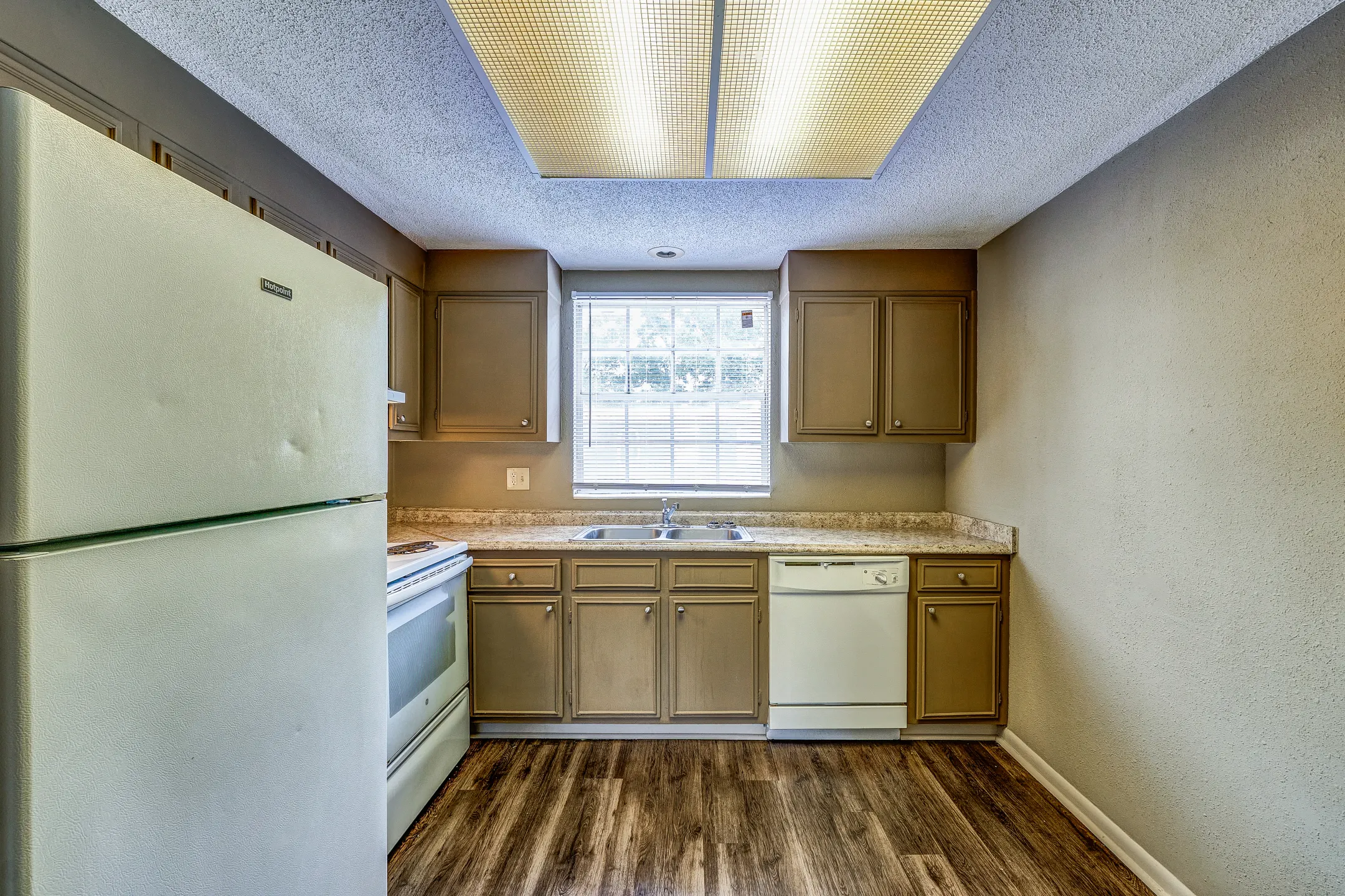 Kitchen - Westwood Apartments - Albany, GA