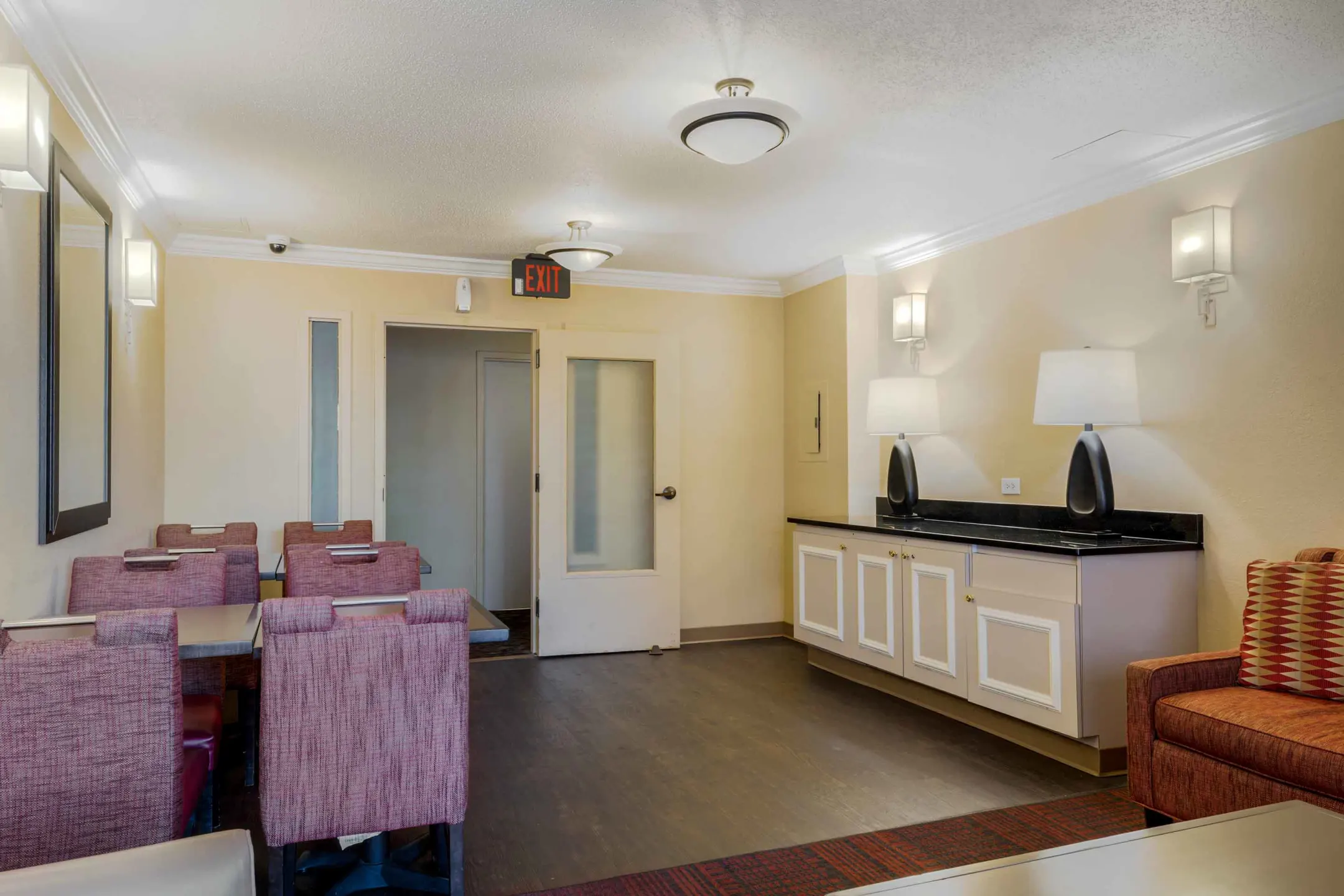 Furnished Studio Boston Waltham 52 4th Ave. Apartments Waltham, MA 02451