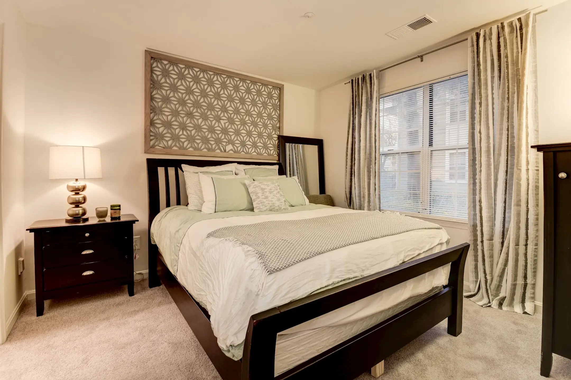 Henley at Kingstowne 7150 Rock Ridge Ln Alexandria, VA Apartments