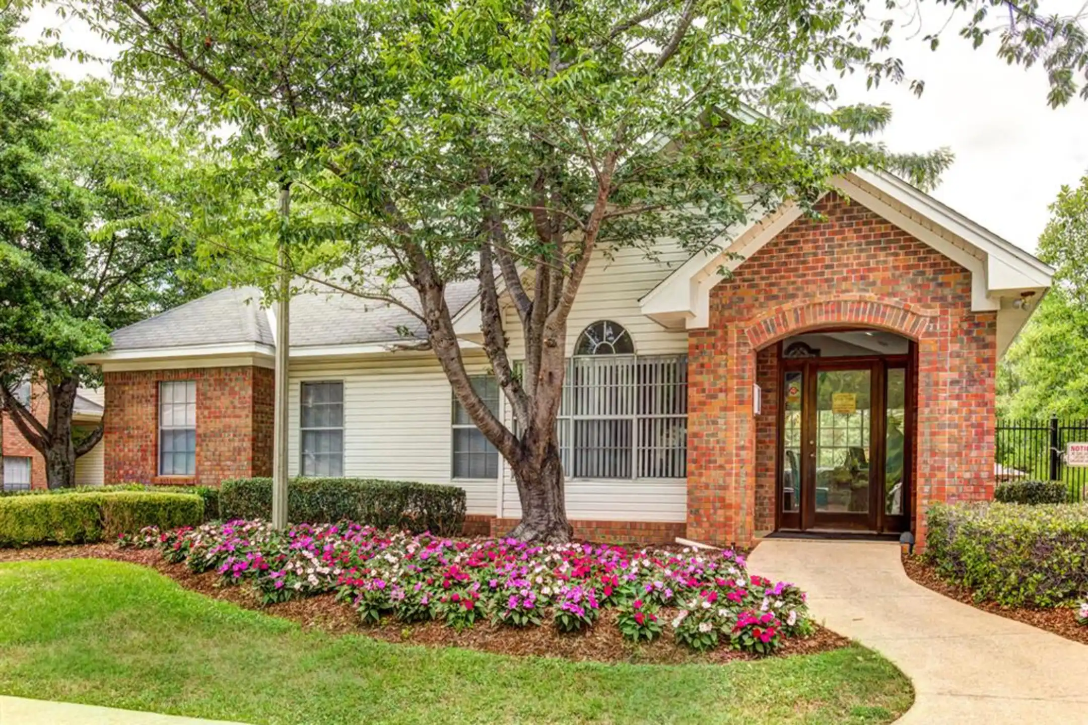 Building - Stone Creek Apartments - Tuscaloosa, AL