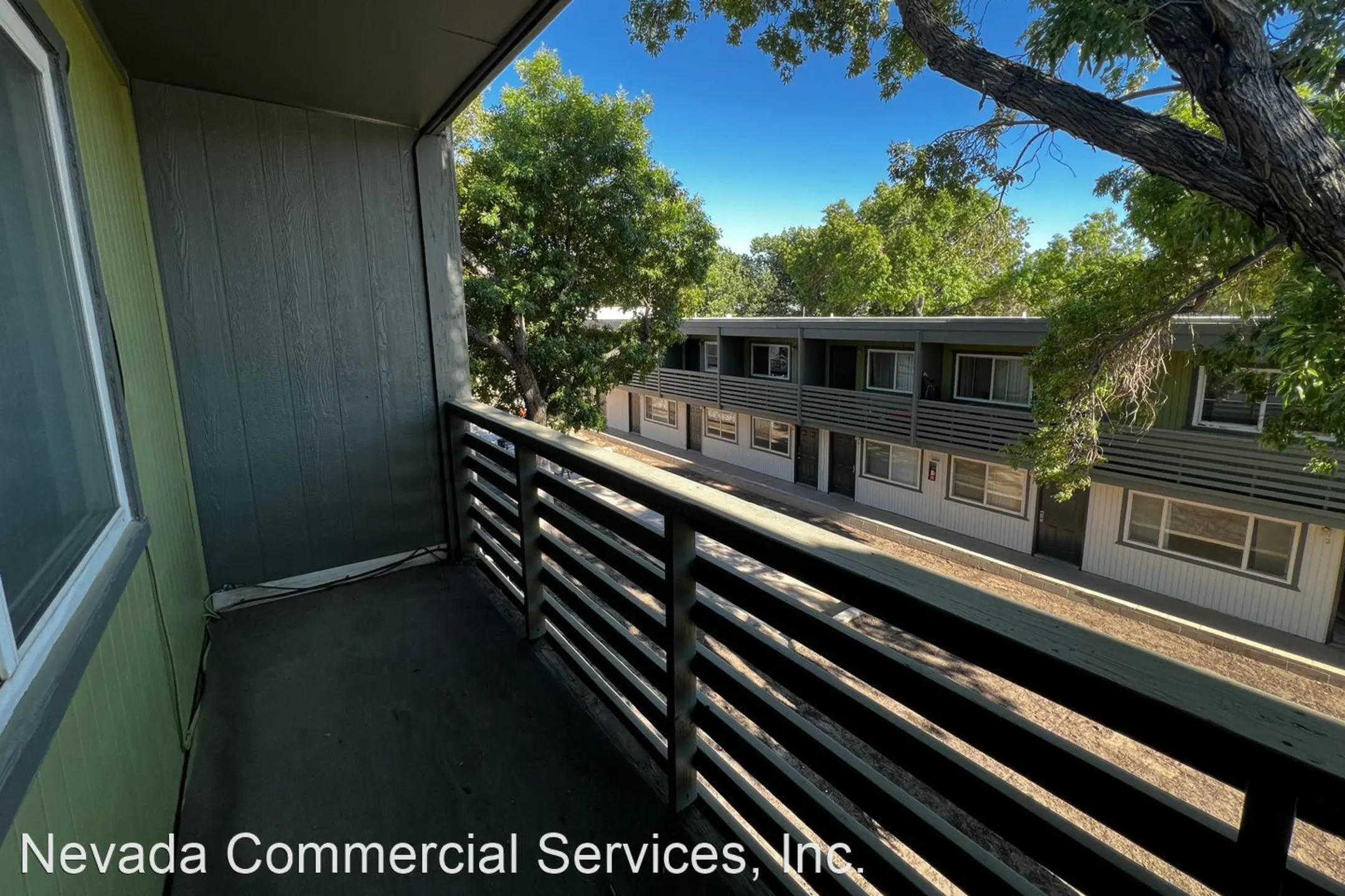 Patio / Deck - Creekside Townhome Apartments - Reno, NV
