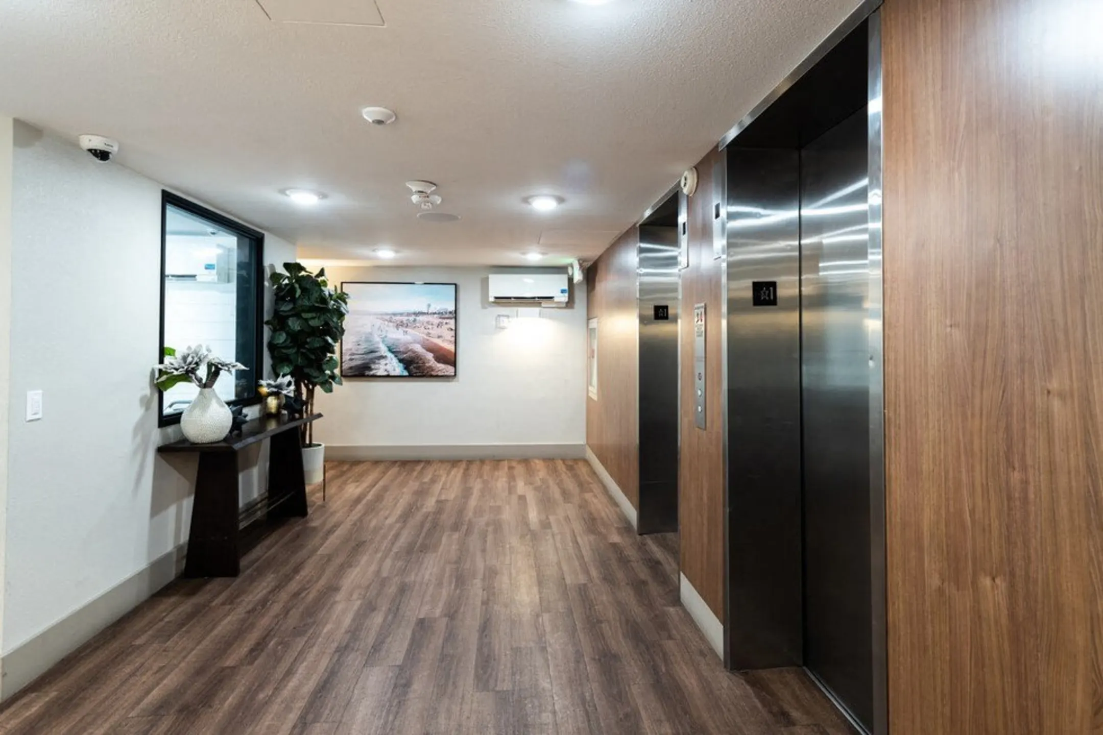 Clarington, The Apartments Los Angeles, CA 90034