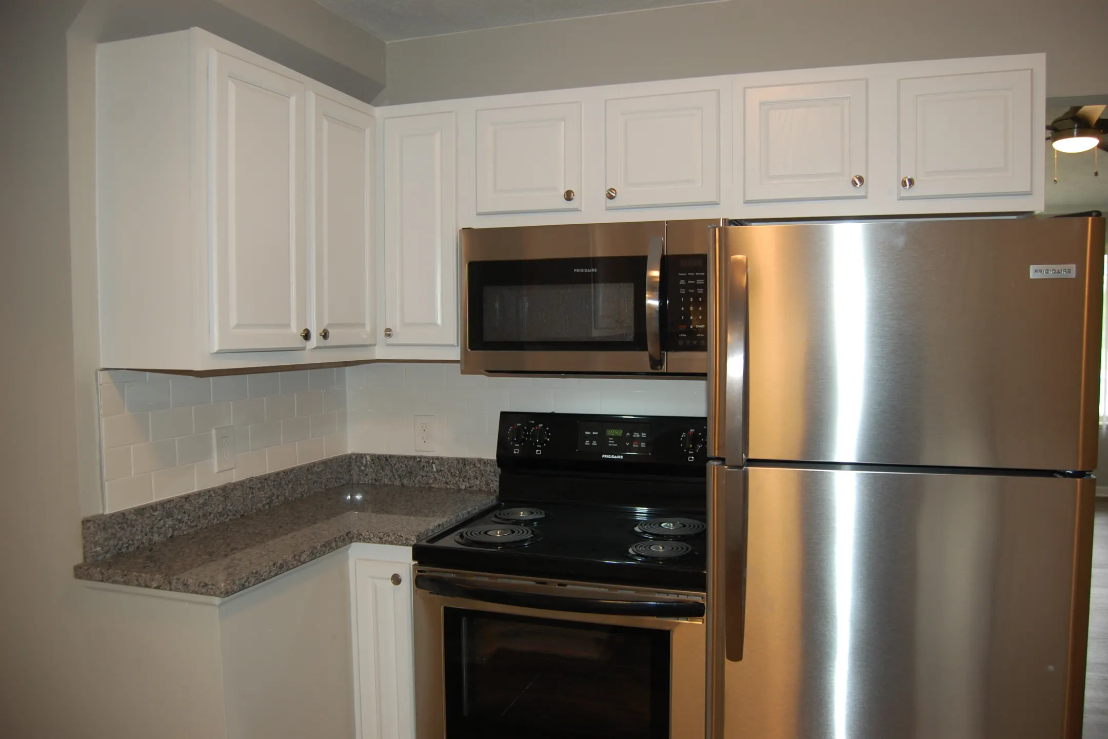 Kitchen - Plumbrook Green Townhouses - Sterling Heights, MI