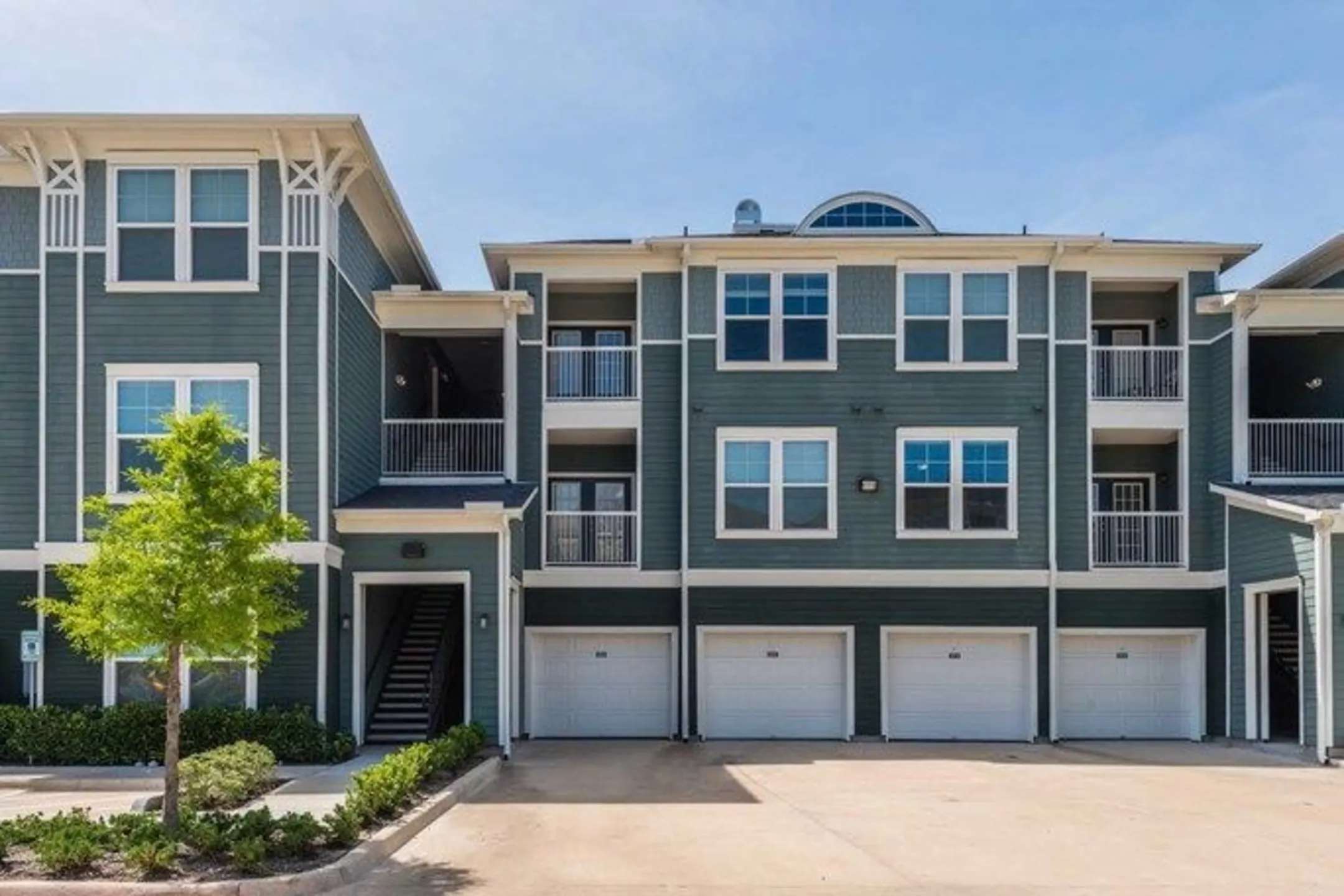 Southfork Lake Apartments 3333 Southfork Parkway Manvel, TX