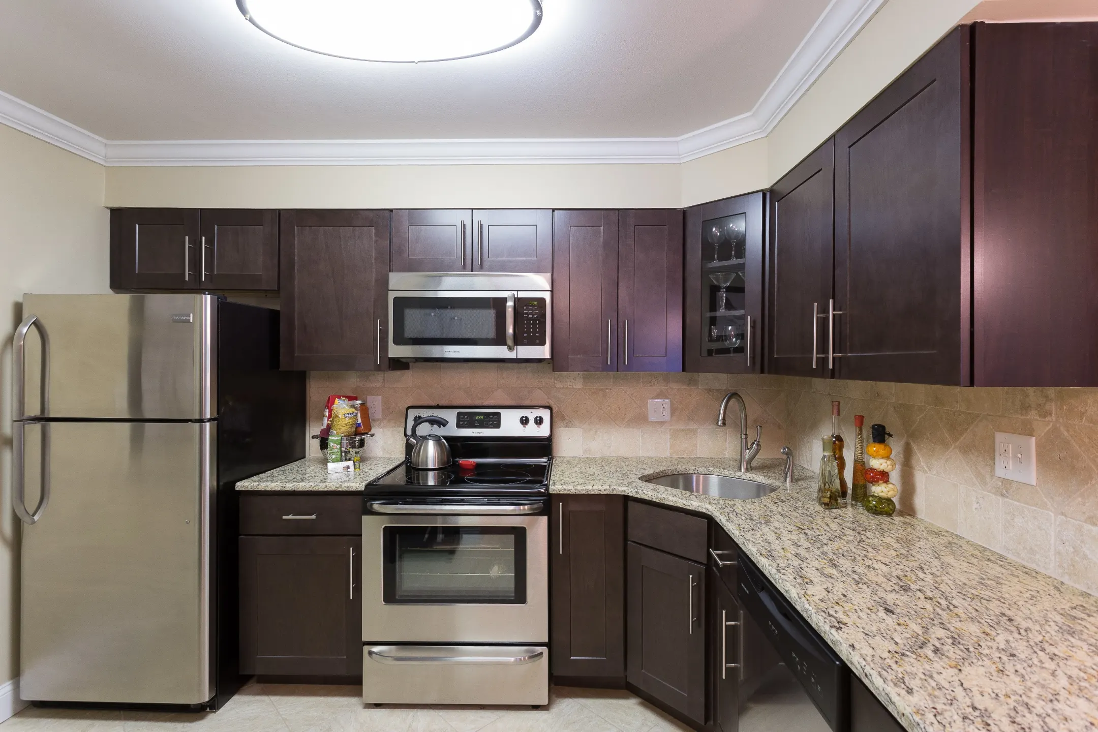 Kitchen - Meadowbrook Apartments - Huntingdon Valley, PA