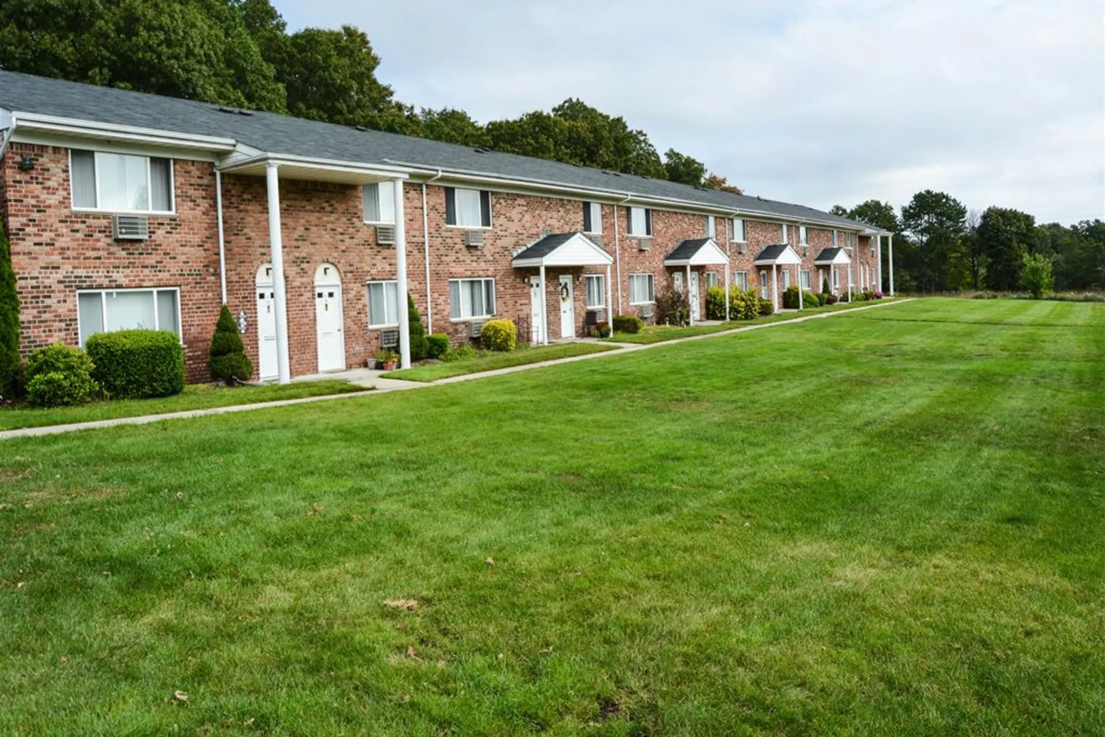 Brookwood at Holbrook Apartments Holbrook, NY 11741