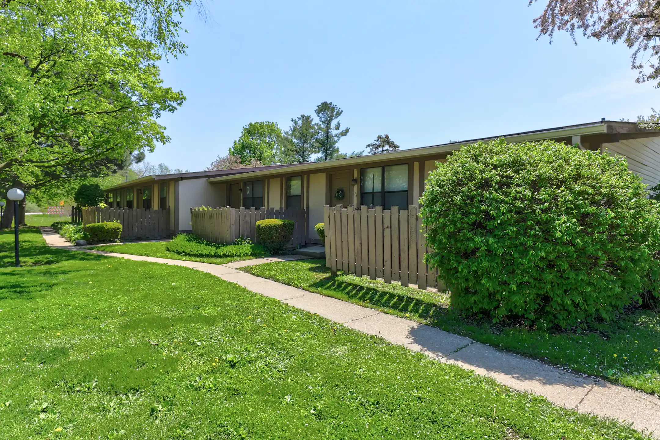 The Willows 49330 Carlos St Chesterfield, MI Apartments for Rent