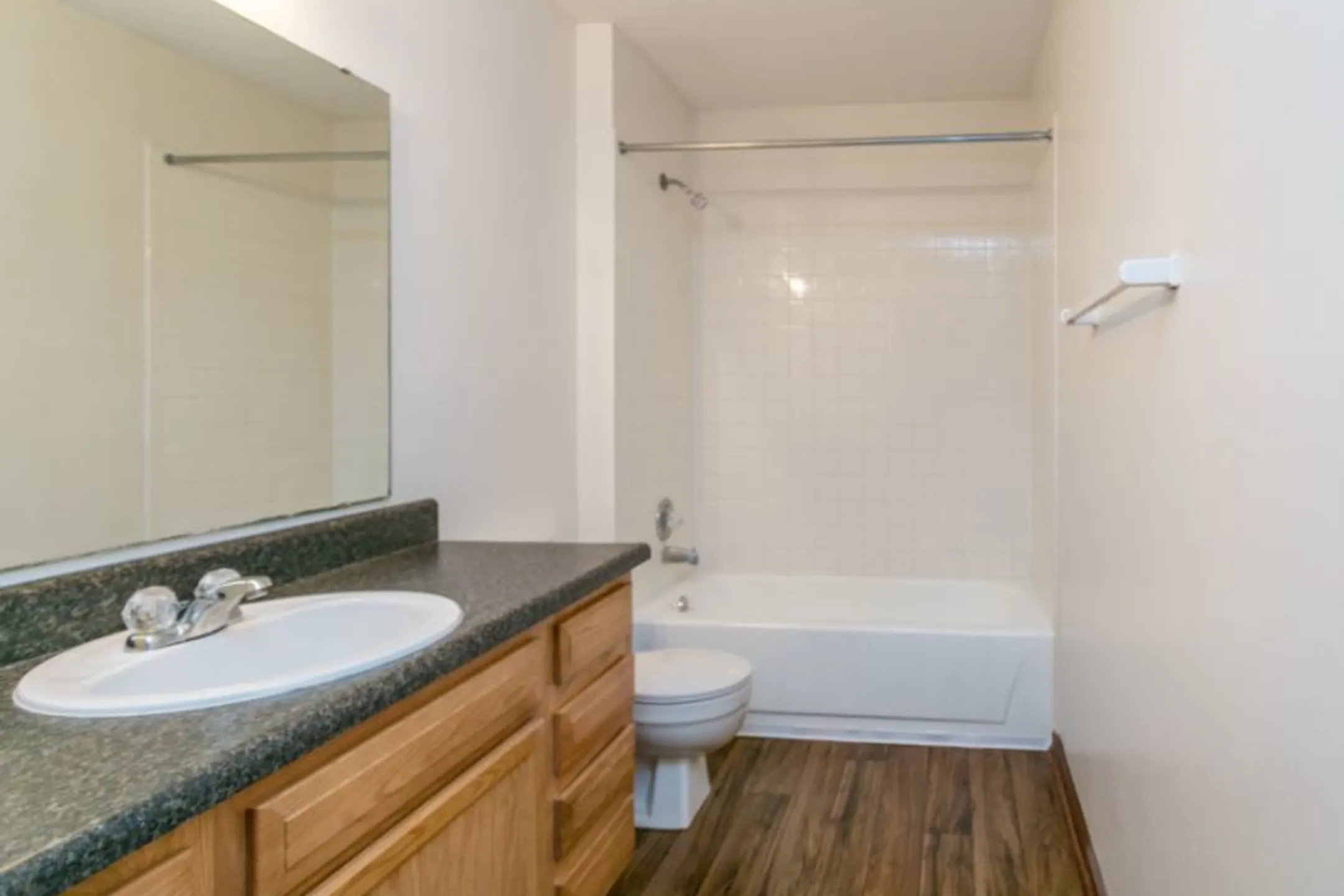 Bathroom - Greenfield Knoll - Greenfield, IN