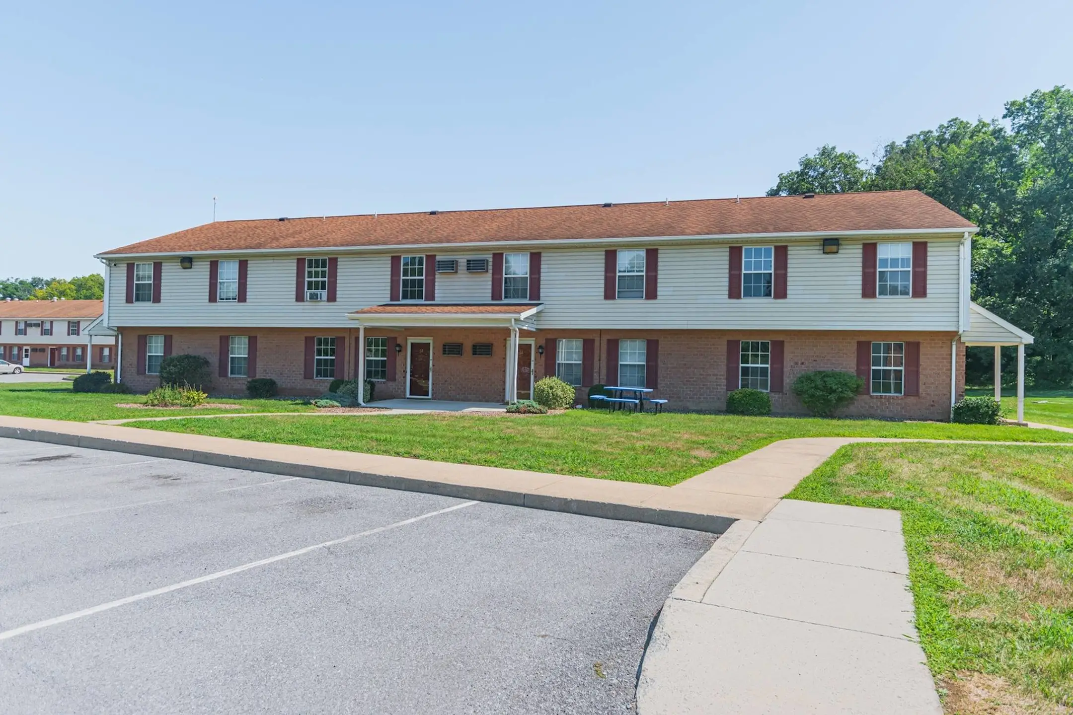 Building - Shippensburg Village Townhomes - Shippensburg, PA