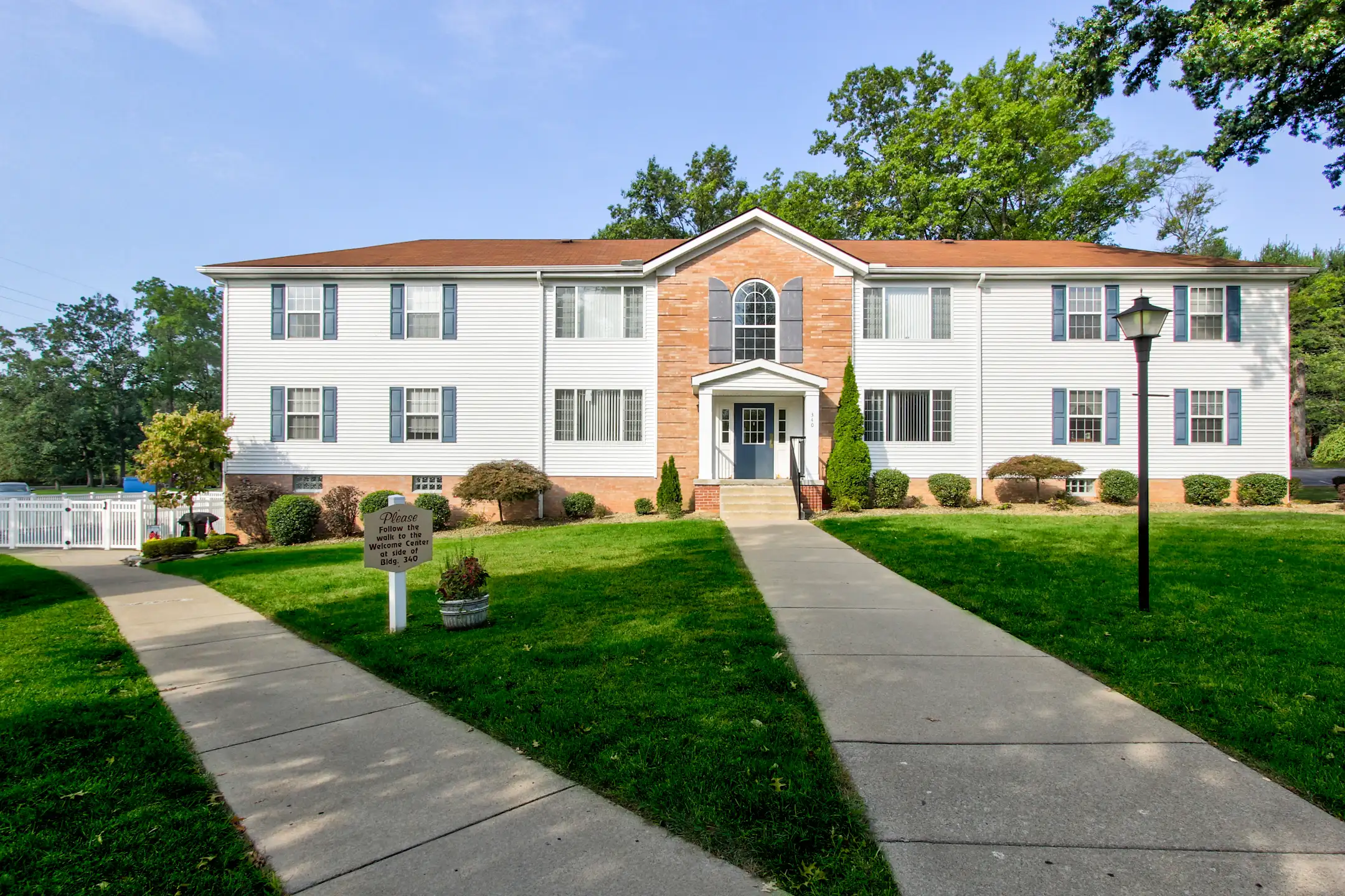 Building - Hickory Arms/Penngrove Village - Hermitage, PA