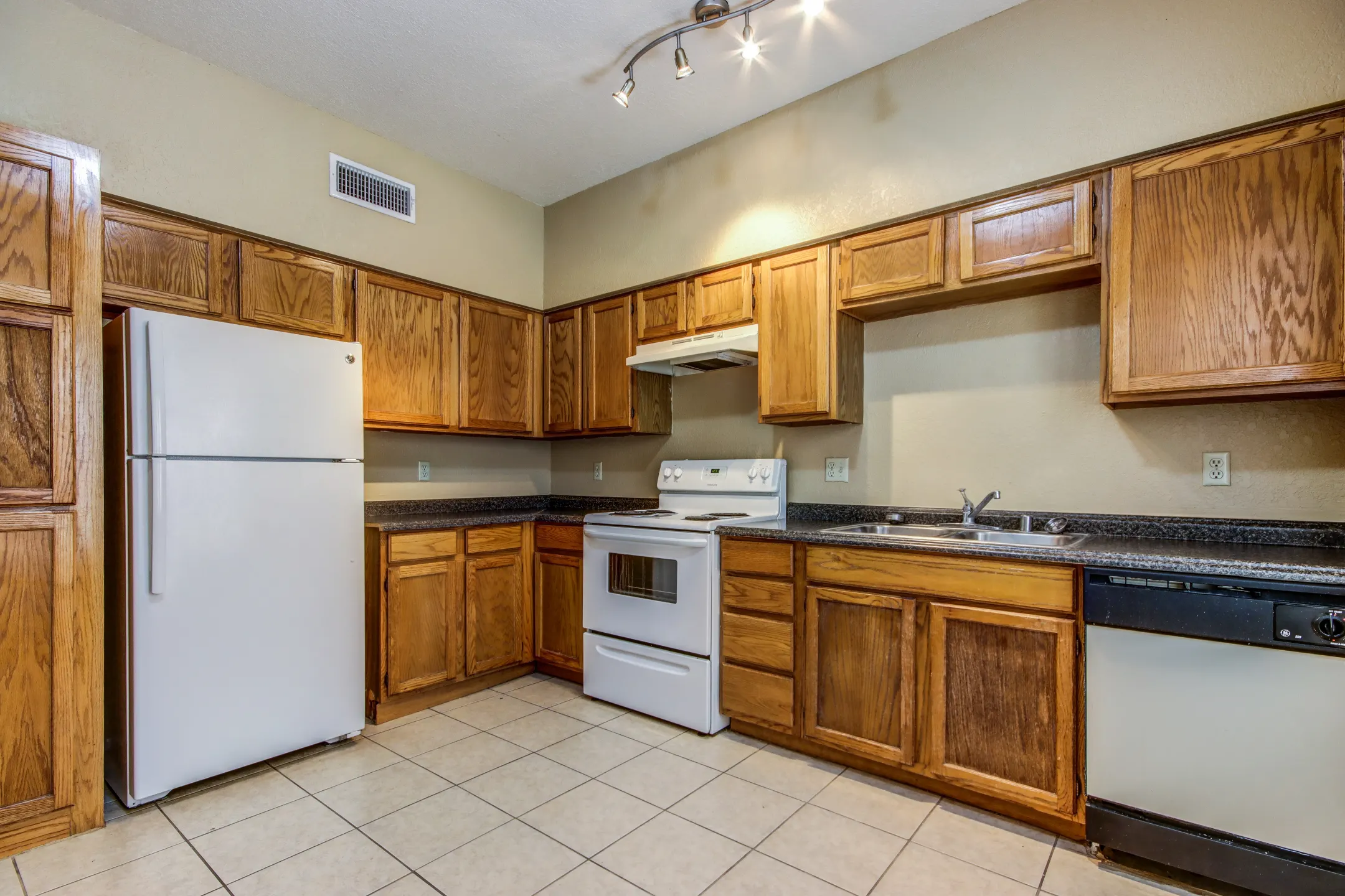 Country Crest Apartment Homes Apartments - Las Cruces, NM 88001