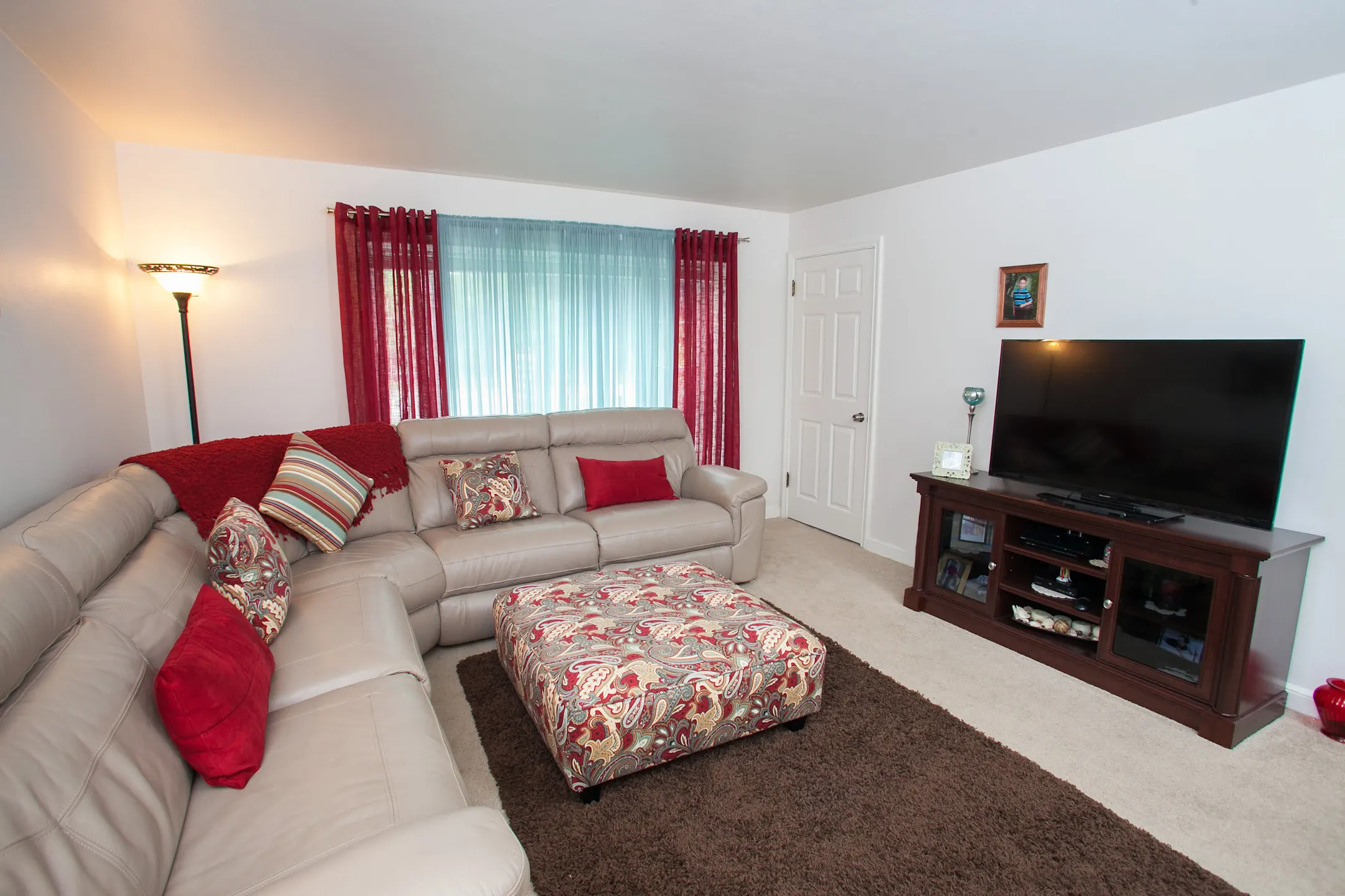 Colonial Court Apartments - Shorewood, WI