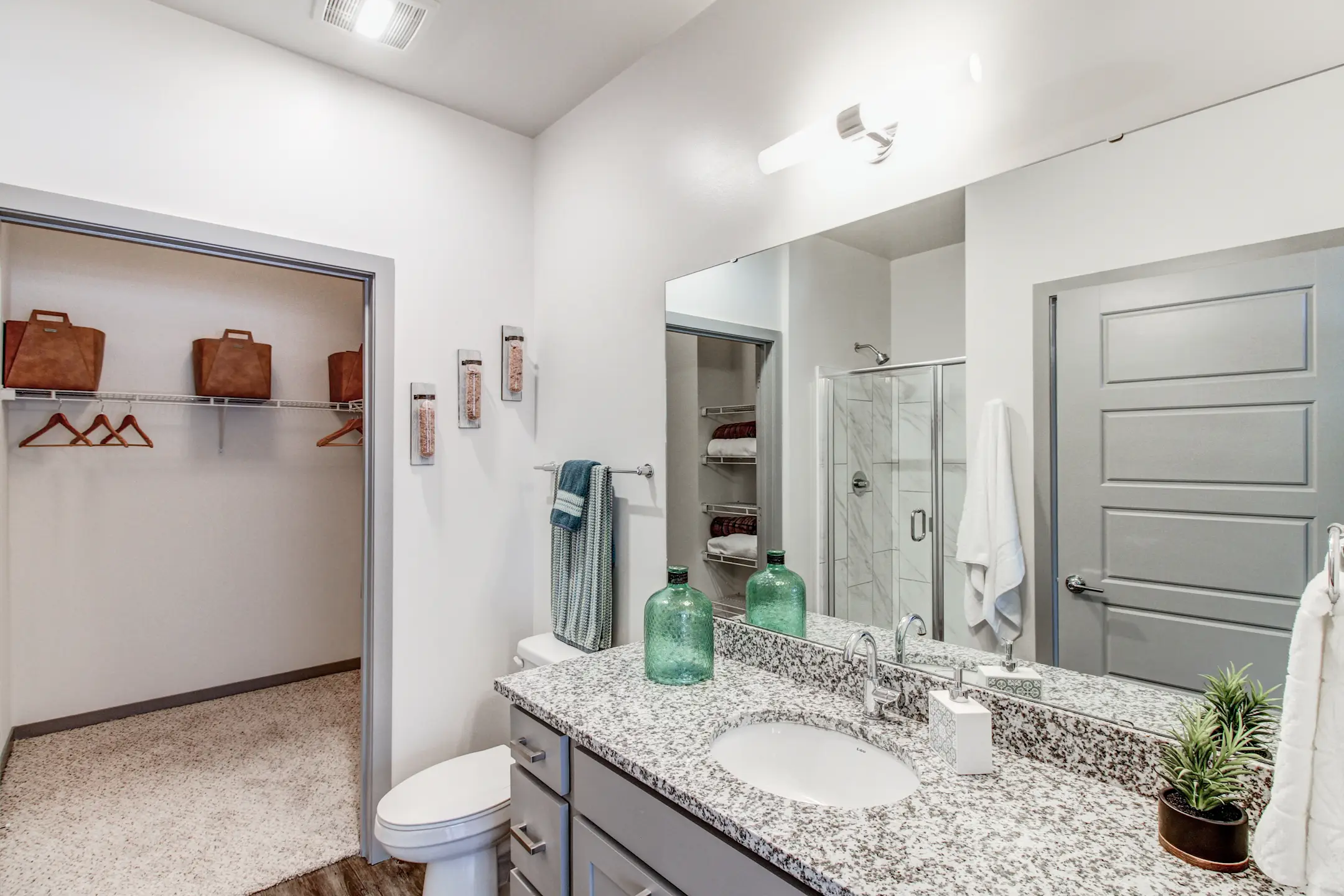 Crossroads Westside Apartments Kansas City, MO 64108