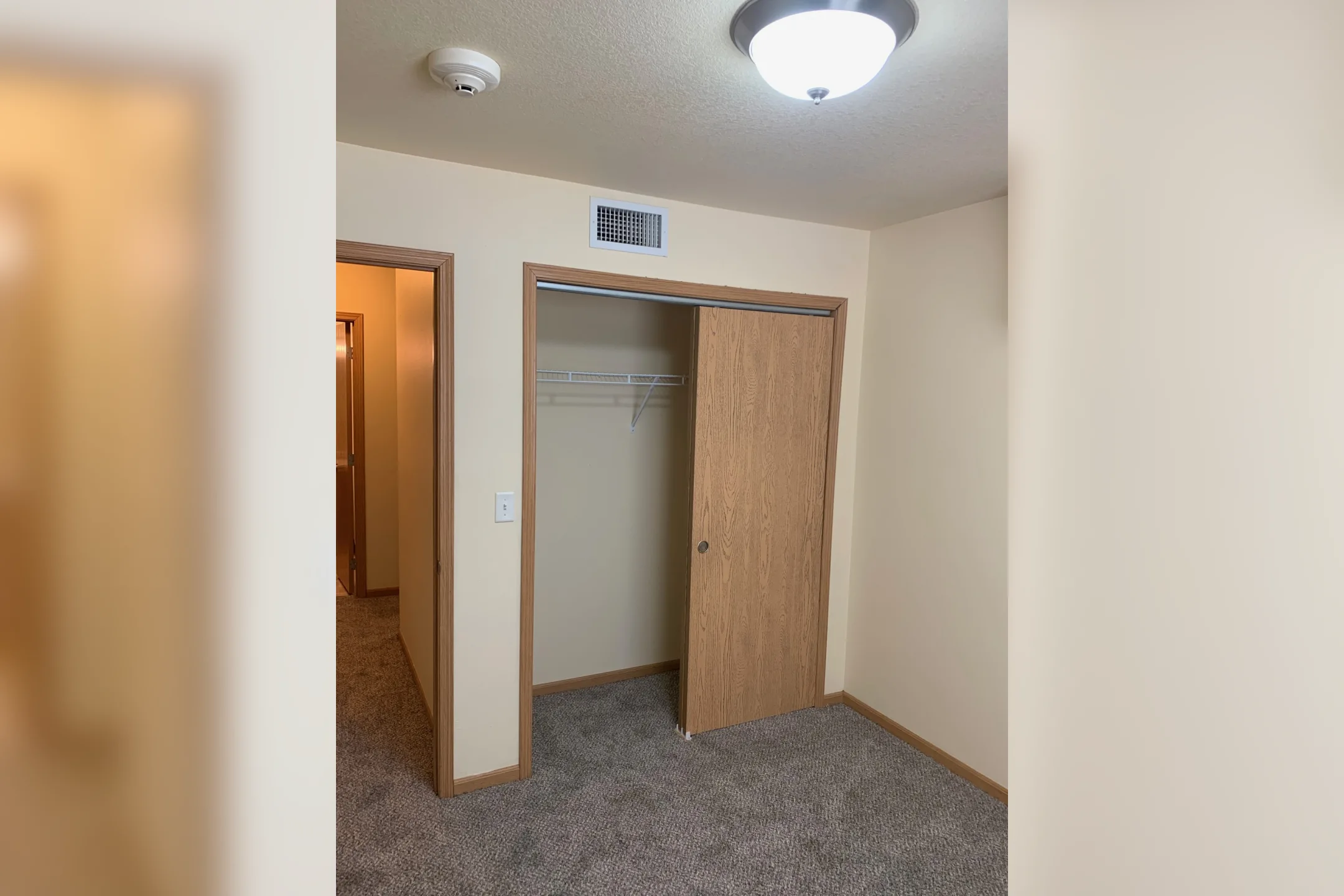 Bedroom - Woodland West Condominium Rentals - West Des Moines, IA