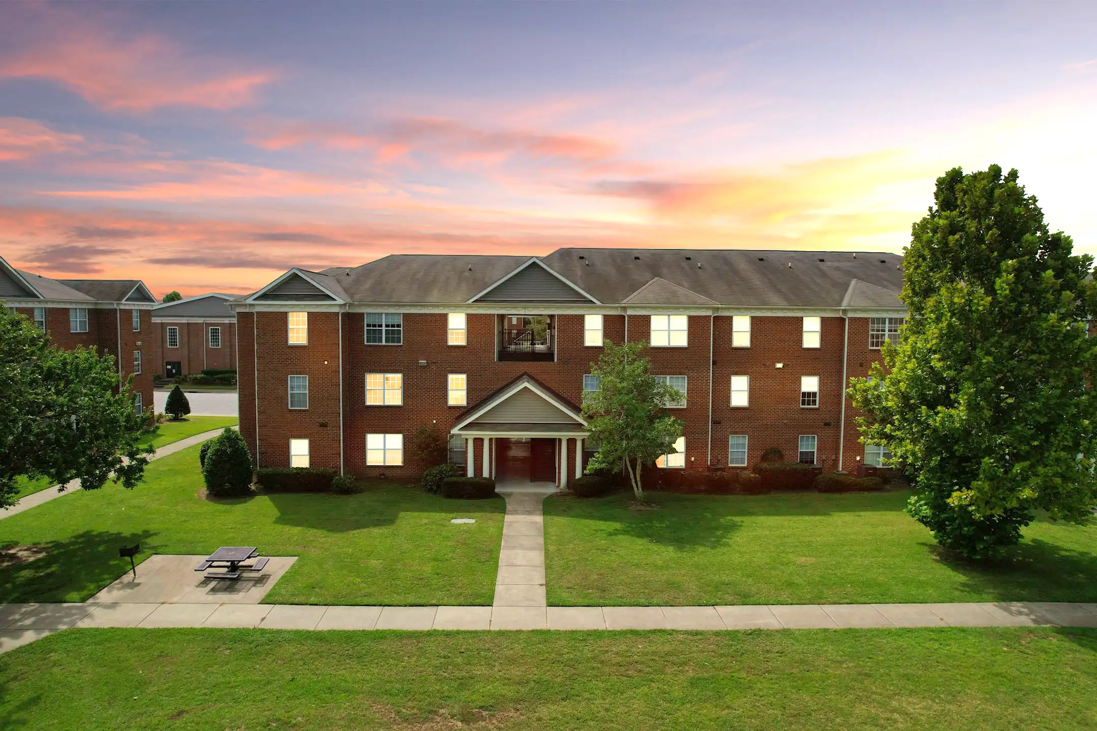 Valera East Apartments Greenville, NC 27834