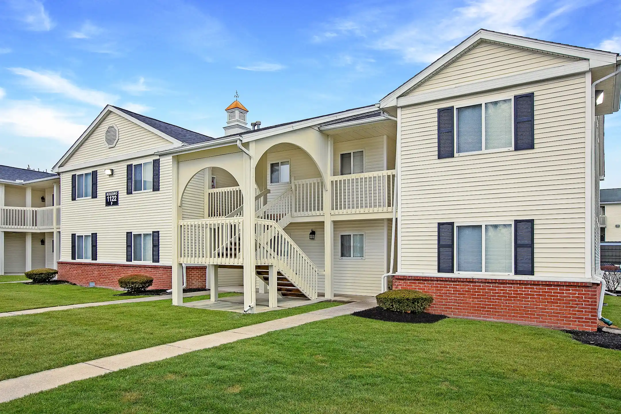 Steeplechase Apartments & Townhomes 1009 N Holland Sylvania Rd