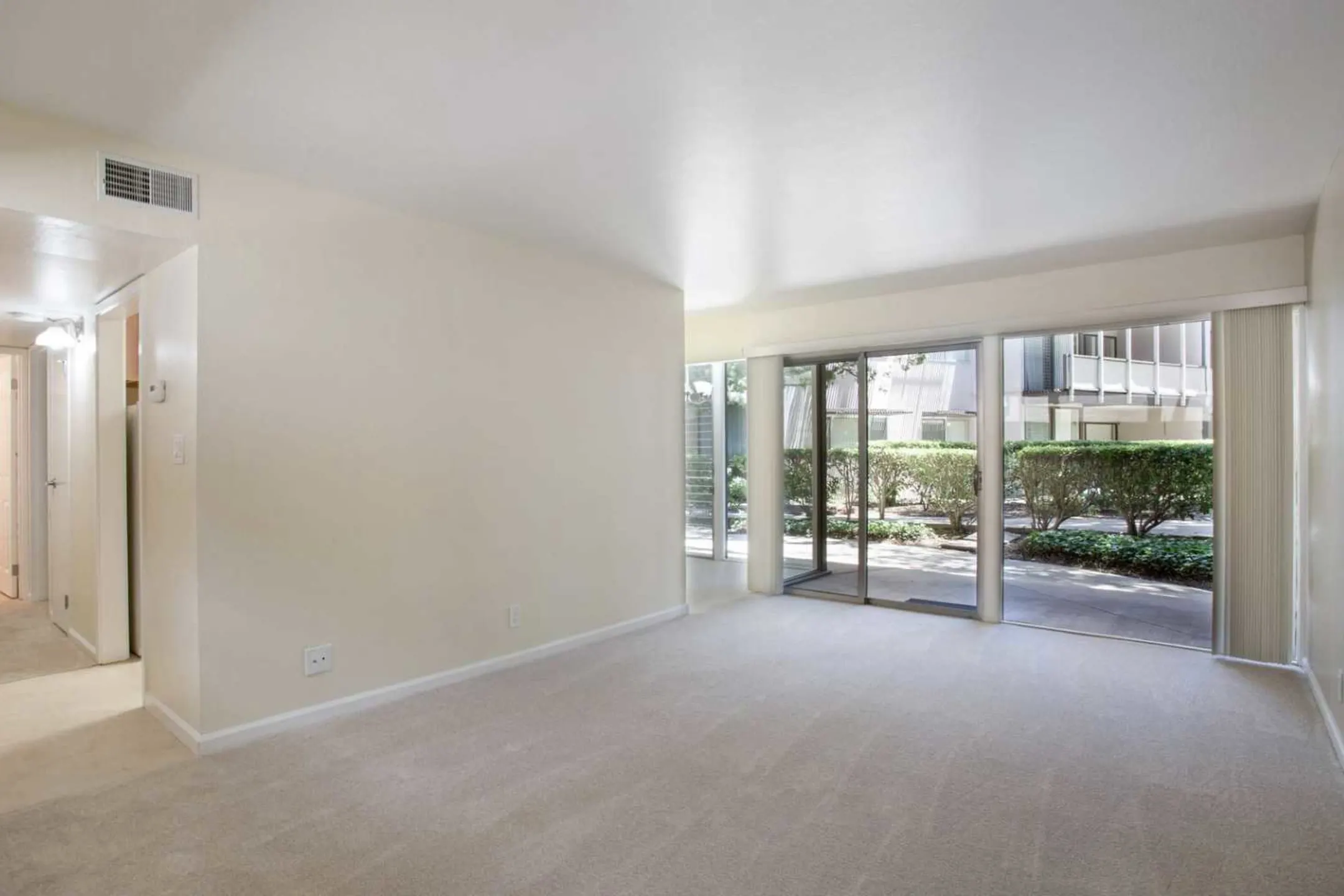 Living Room - Parksquare Apartments - Palo Alto, CA