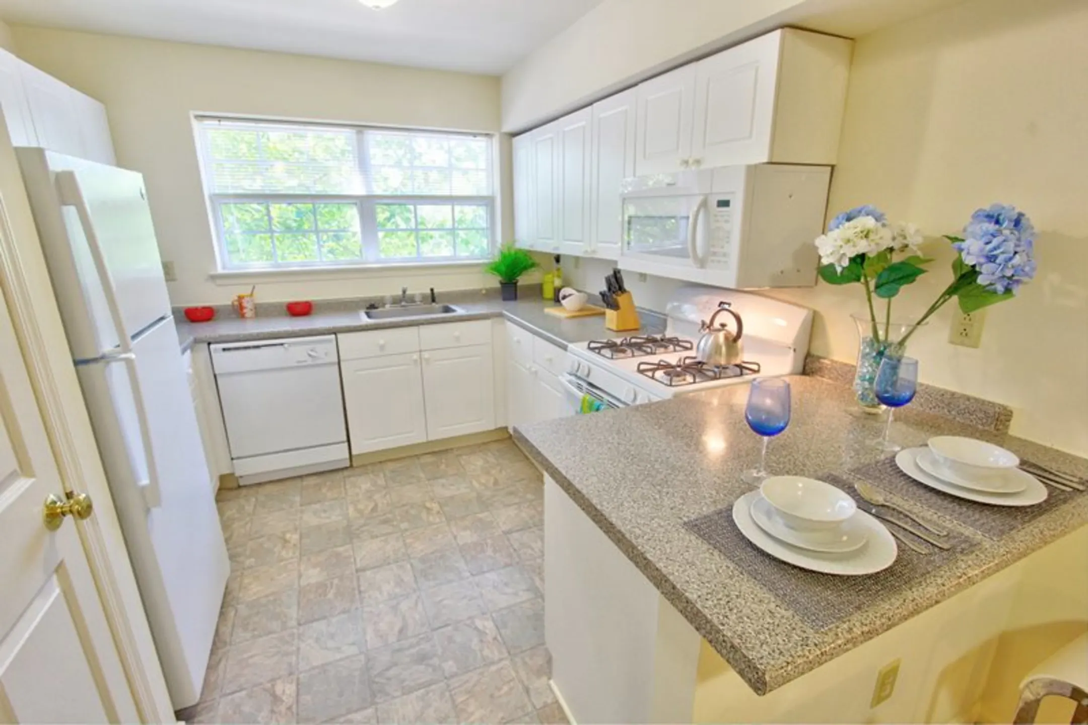 Kitchen - Aspen Glen - Hamden, CT