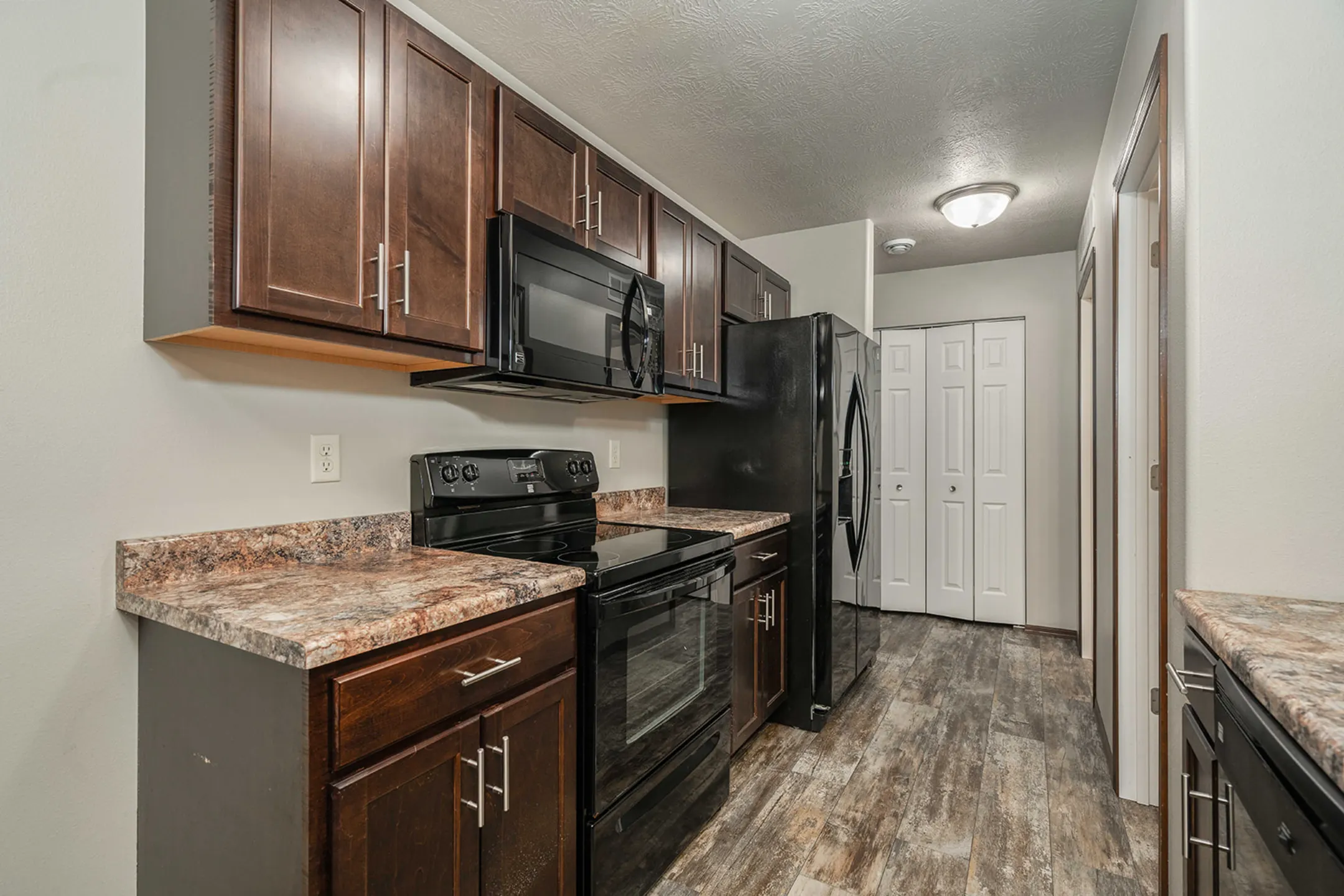 Kitchen - Beal Townhomes - Sioux Falls, SD