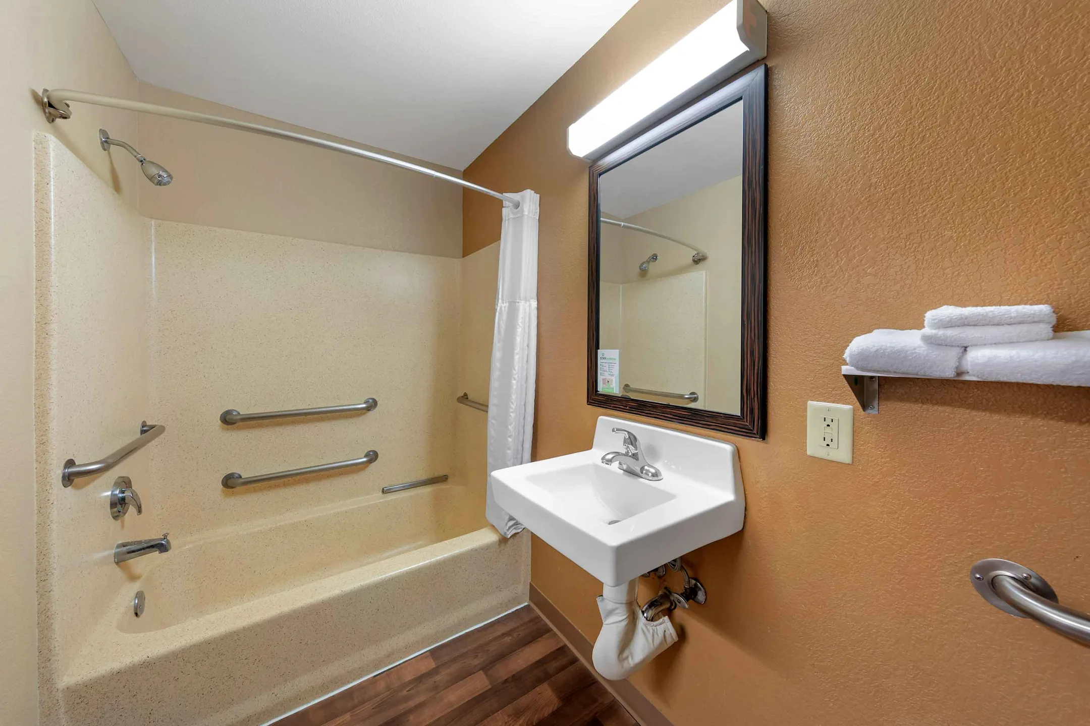 Bathroom - Furnished Studio - Orange County - Anaheim Convention Center - Anaheim, CA