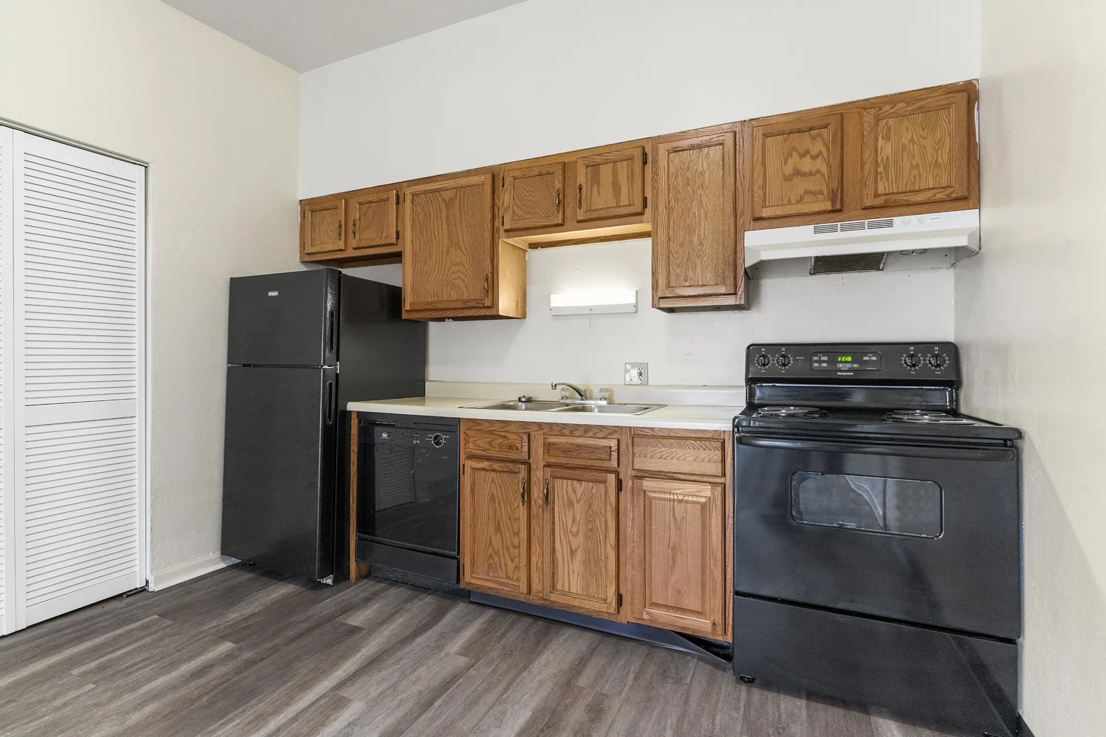 Kitchen - Metro Apartments at Seventy - Saint Louis, MO