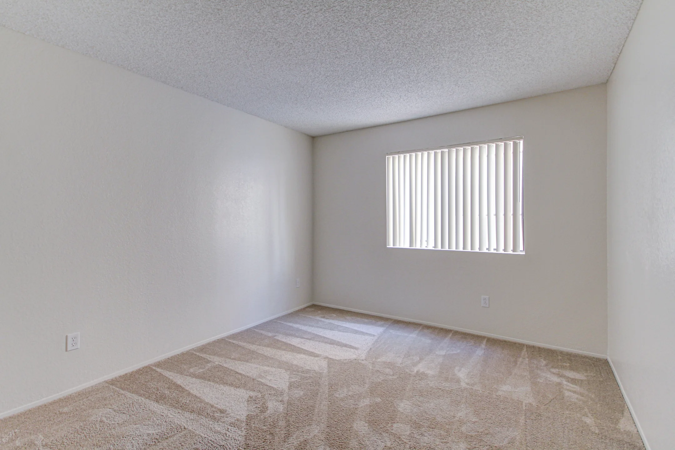 Fallbrook Hills 744 W Fallbrook St Fallbrook, CA Apartments for